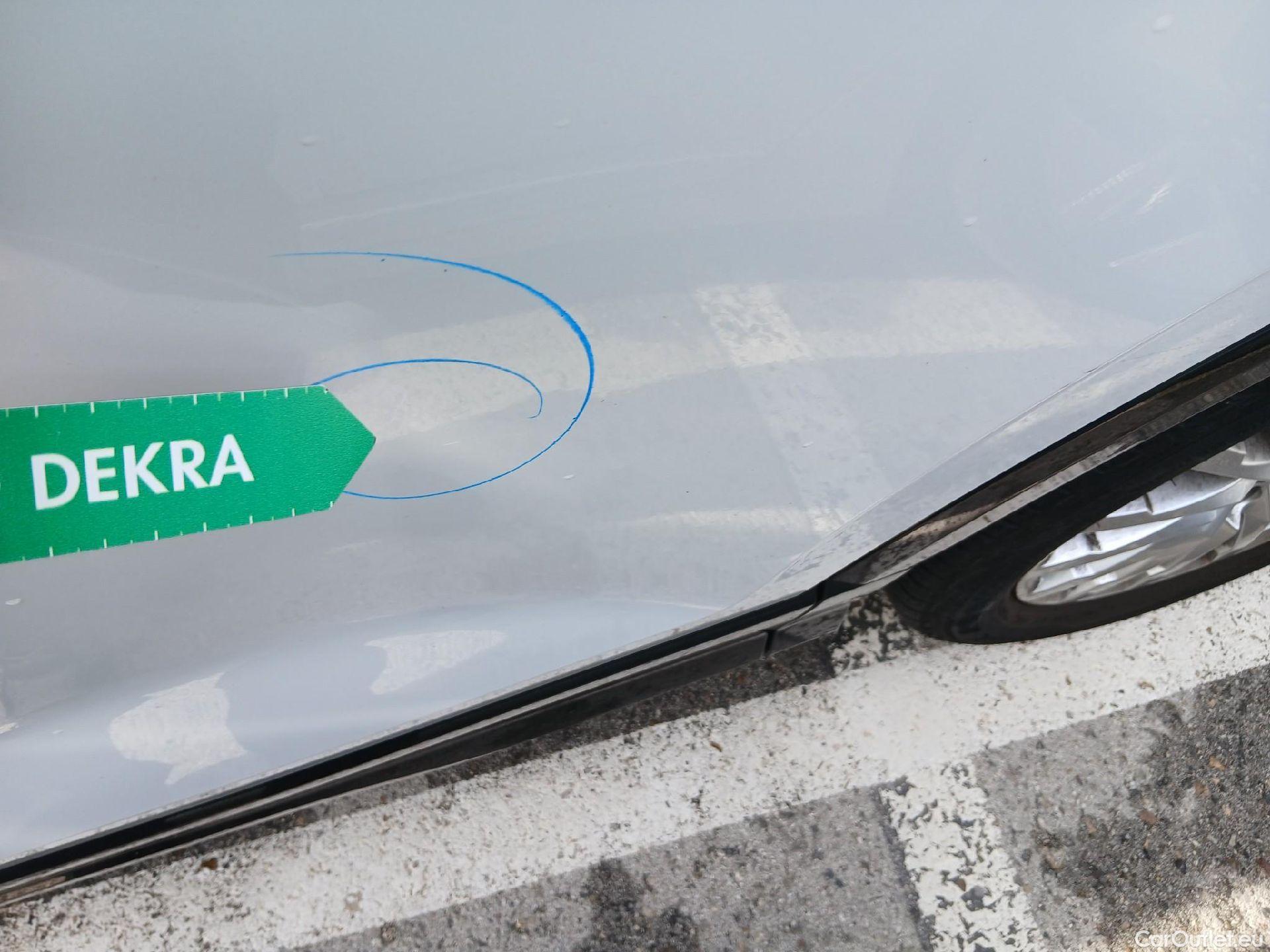  Audi  Q2 AUDI  / 2016 / 5P / todoterreno Design 30 TFSI 85kW (116CV) #16