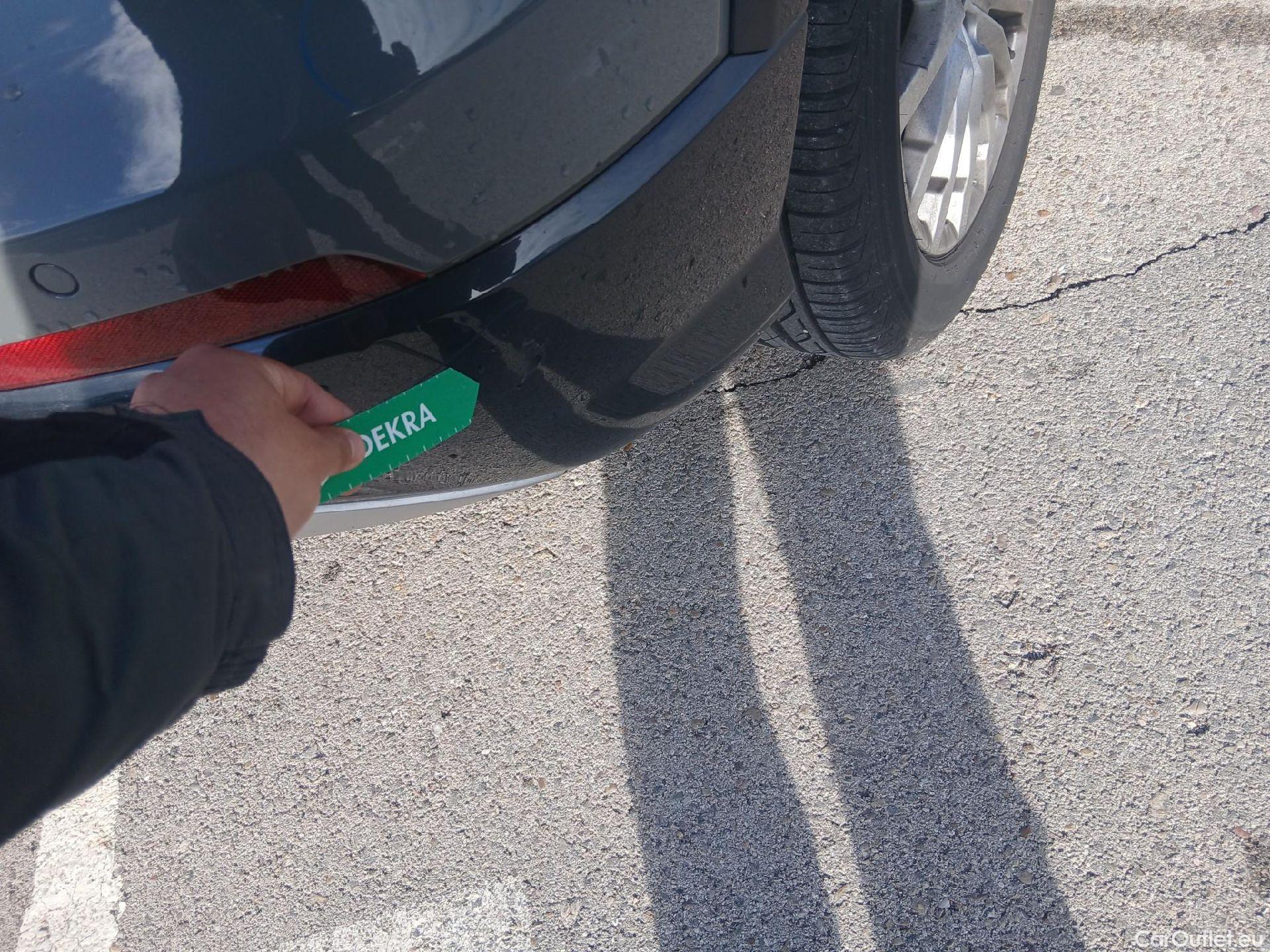  Audi  Q2 AUDI  / 2016 / 5P / todoterreno Design 30 TFSI 85kW (116CV) #17