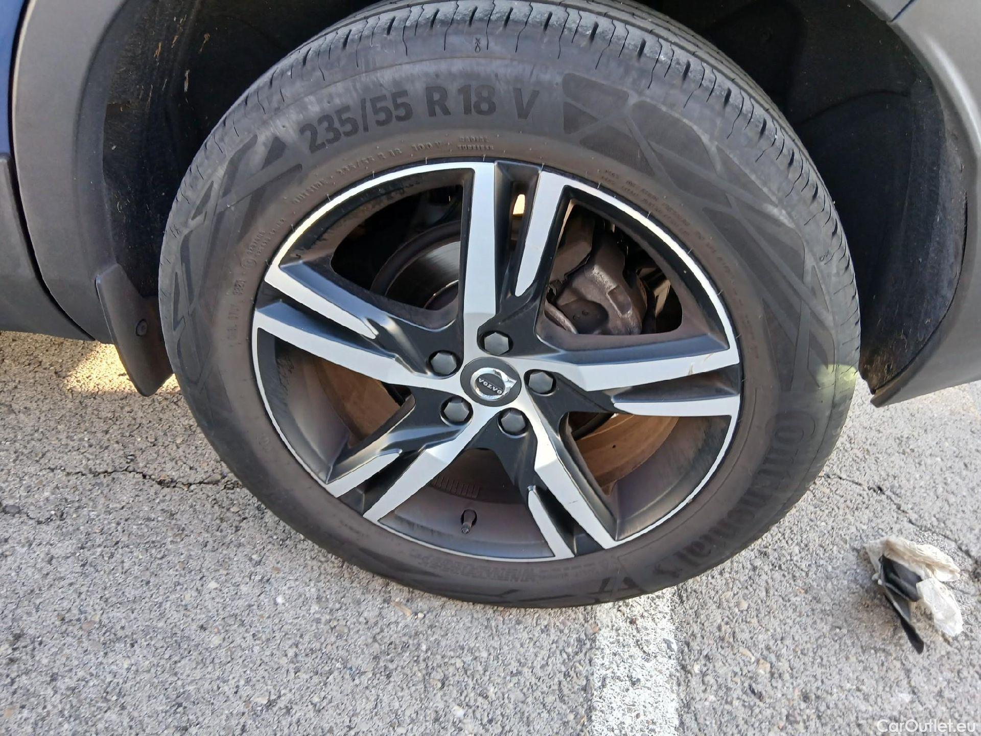  Volvo  XC 40 VOLVO XC40 / 2017 / 5P / todoterreno 1.5 T3 R-Design Auto #18