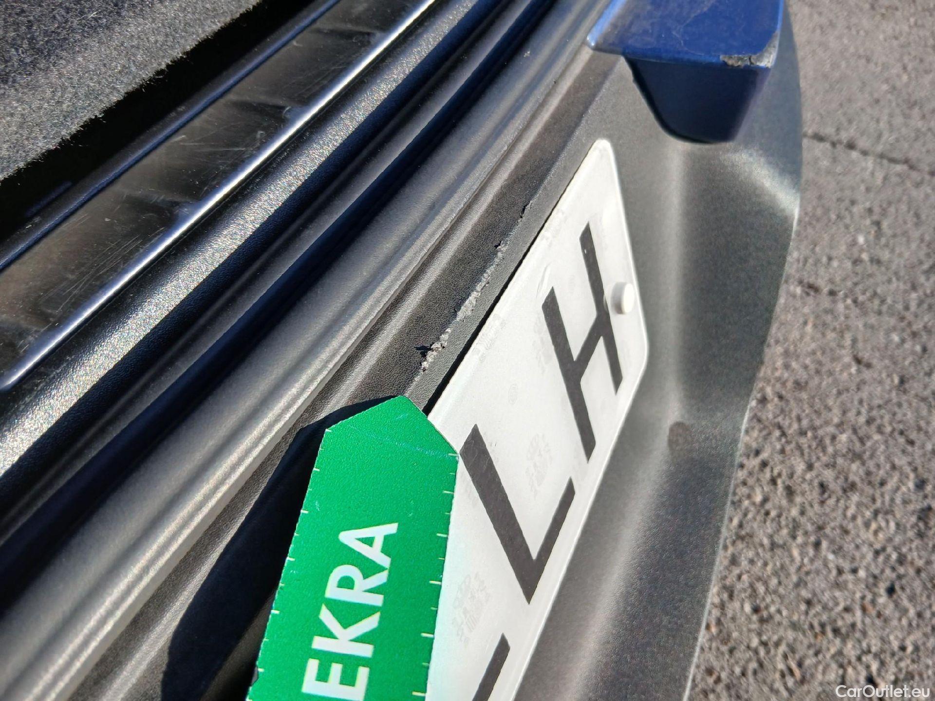  Volvo  XC 40 VOLVO XC40 / 2017 / 5P / todoterreno 1.5 T3 R-Design Auto #27