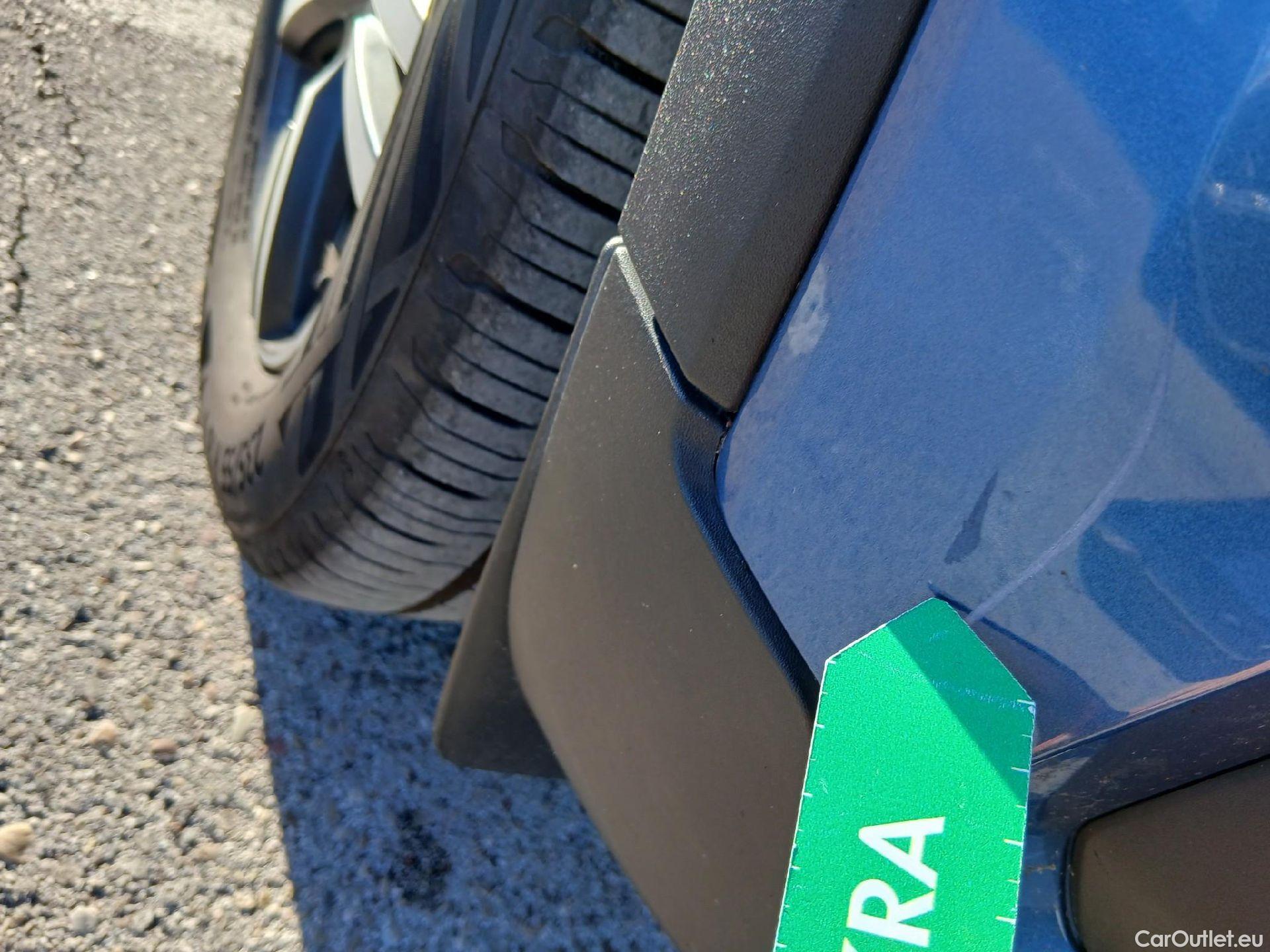  Volvo  XC 40 VOLVO XC40 / 2017 / 5P / todoterreno 1.5 T3 R-Design Auto #2