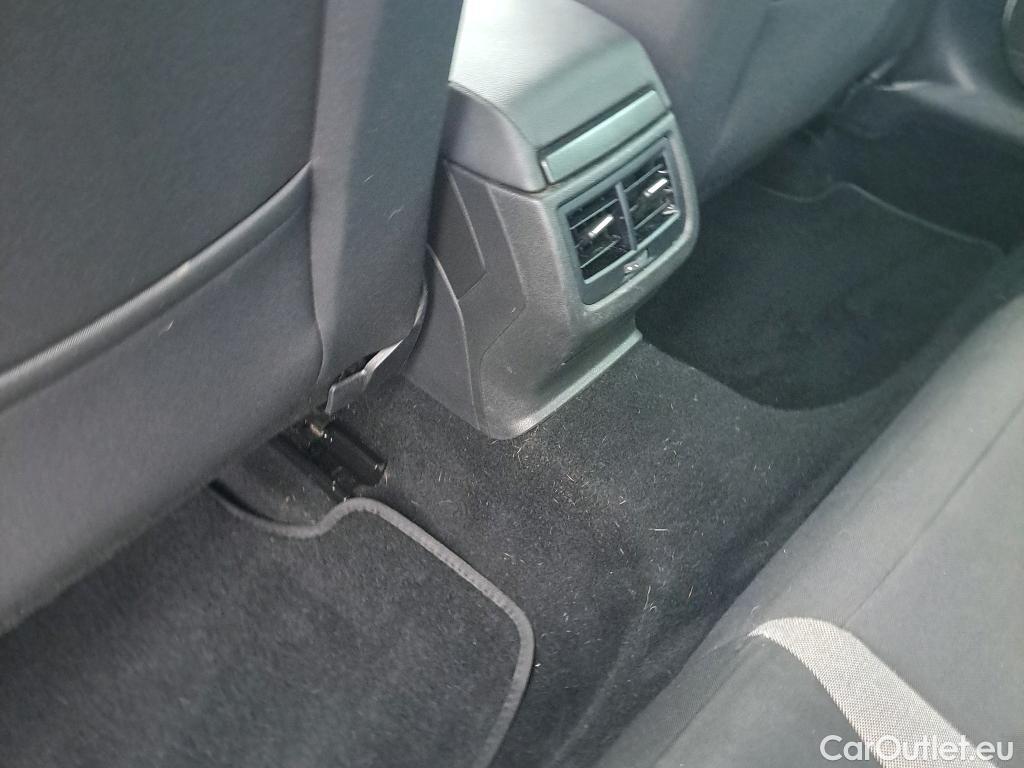  Seat  Leon SEAT León / 2016 / 5P / berlina con portón 1.0 EcoTSI 85kW St&Sp Style Visio Ed Nav #3