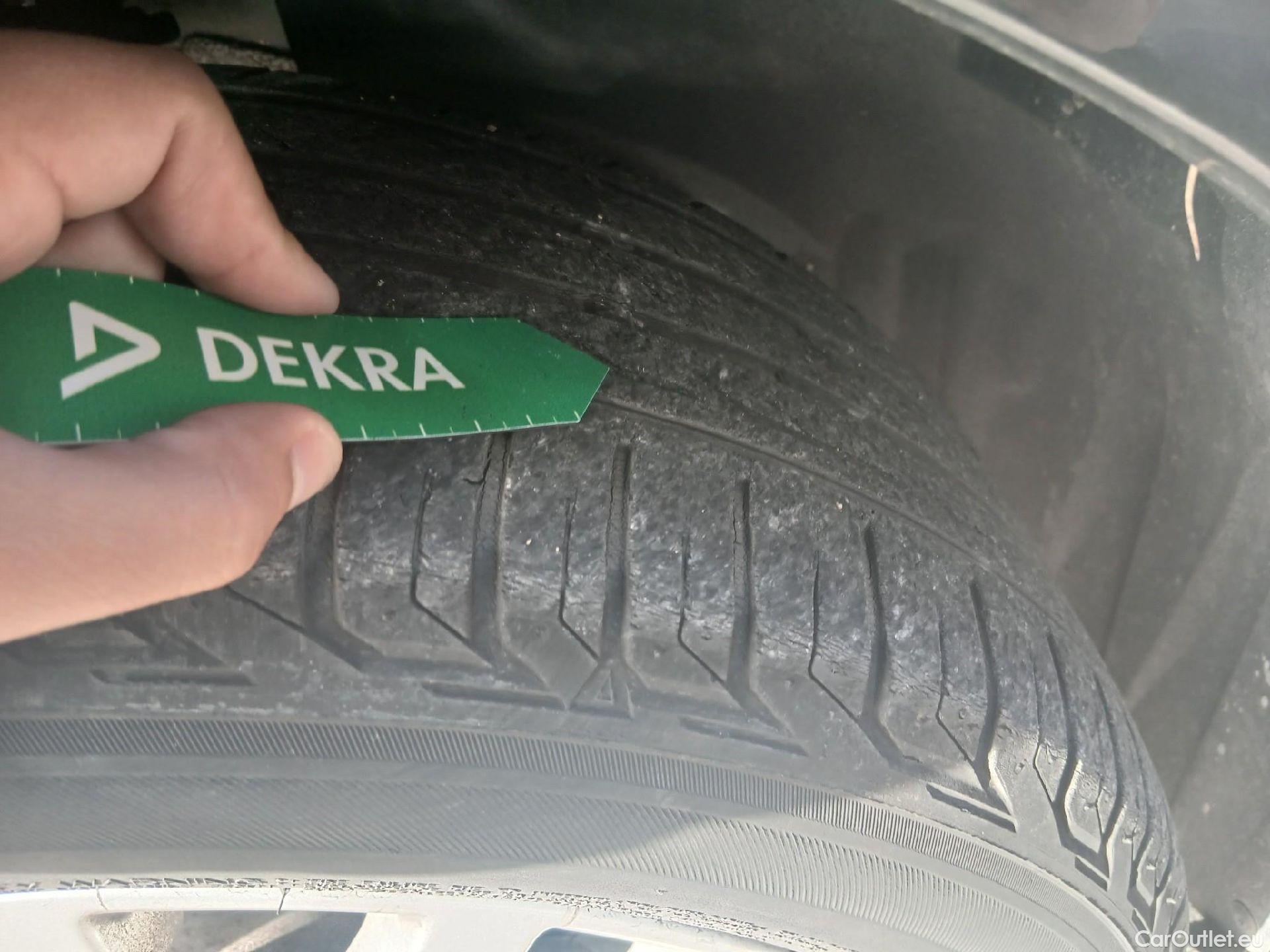  Audi  Q2 AUDI  / 2016 / 5P / todoterreno Design 30 TFSI 85kW (116CV) #3