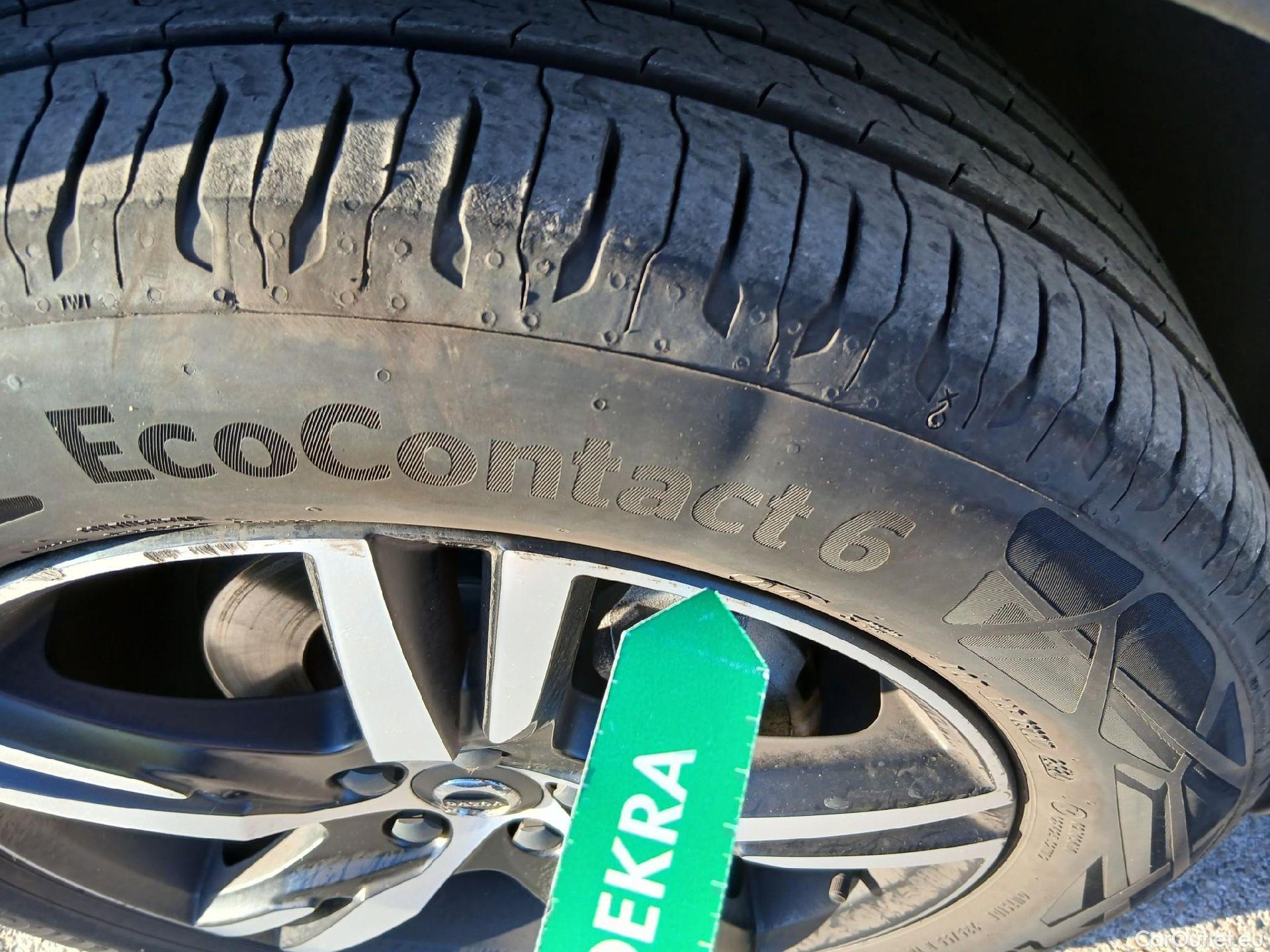  Volvo  XC 40 VOLVO XC40 / 2017 / 5P / todoterreno 1.5 T3 R-Design Auto #37