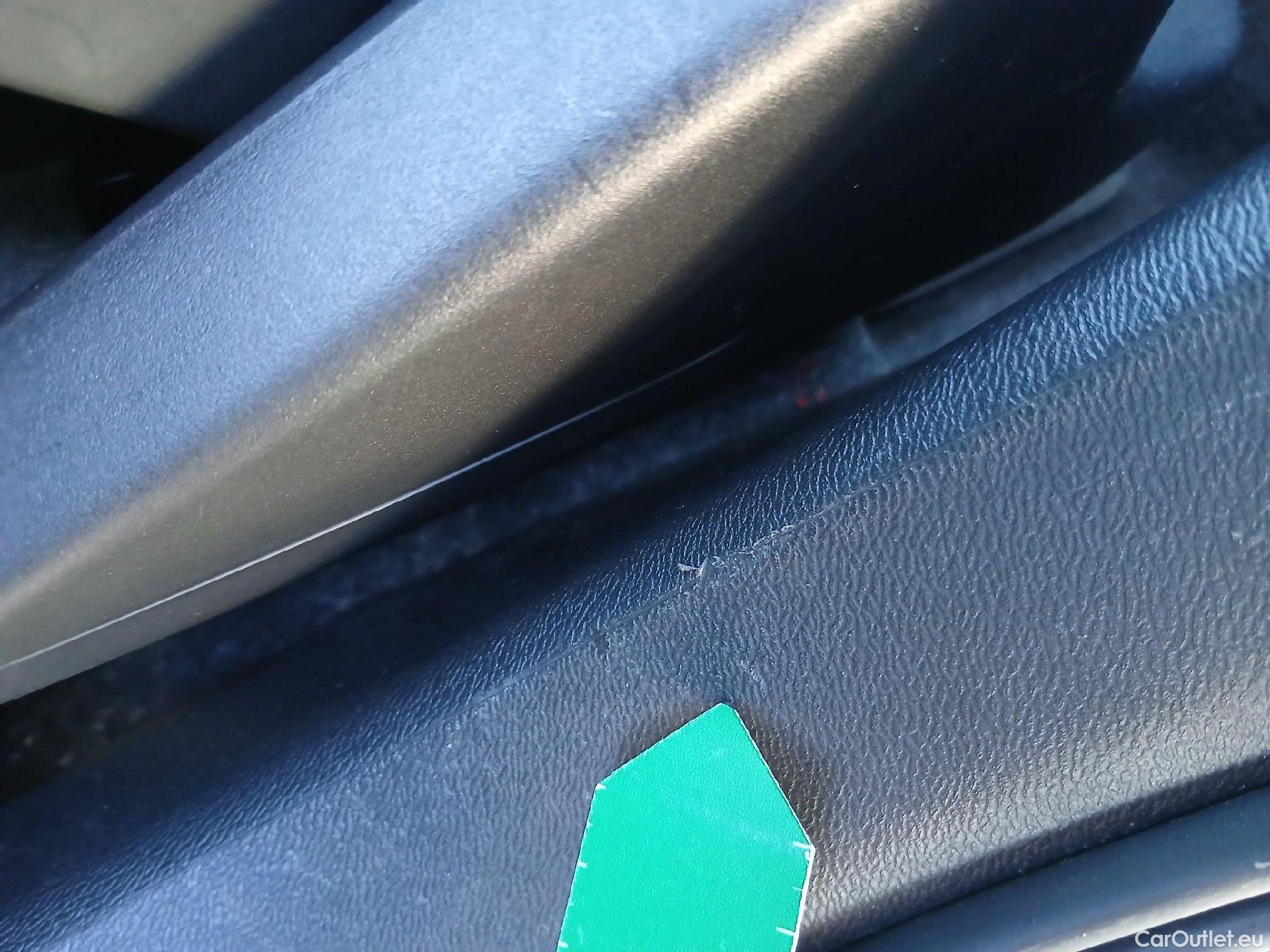  Volvo  XC 40 VOLVO XC40 / 2017 / 5P / todoterreno 1.5 T3 R-Design Auto #20