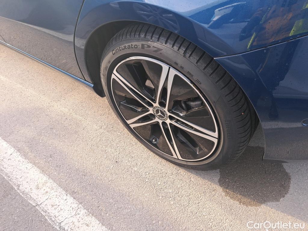  Mercedes  A-Klasse MERCEDES-BENZ Clase A / 2018 / 5P / berlina con portón A 200 d #3