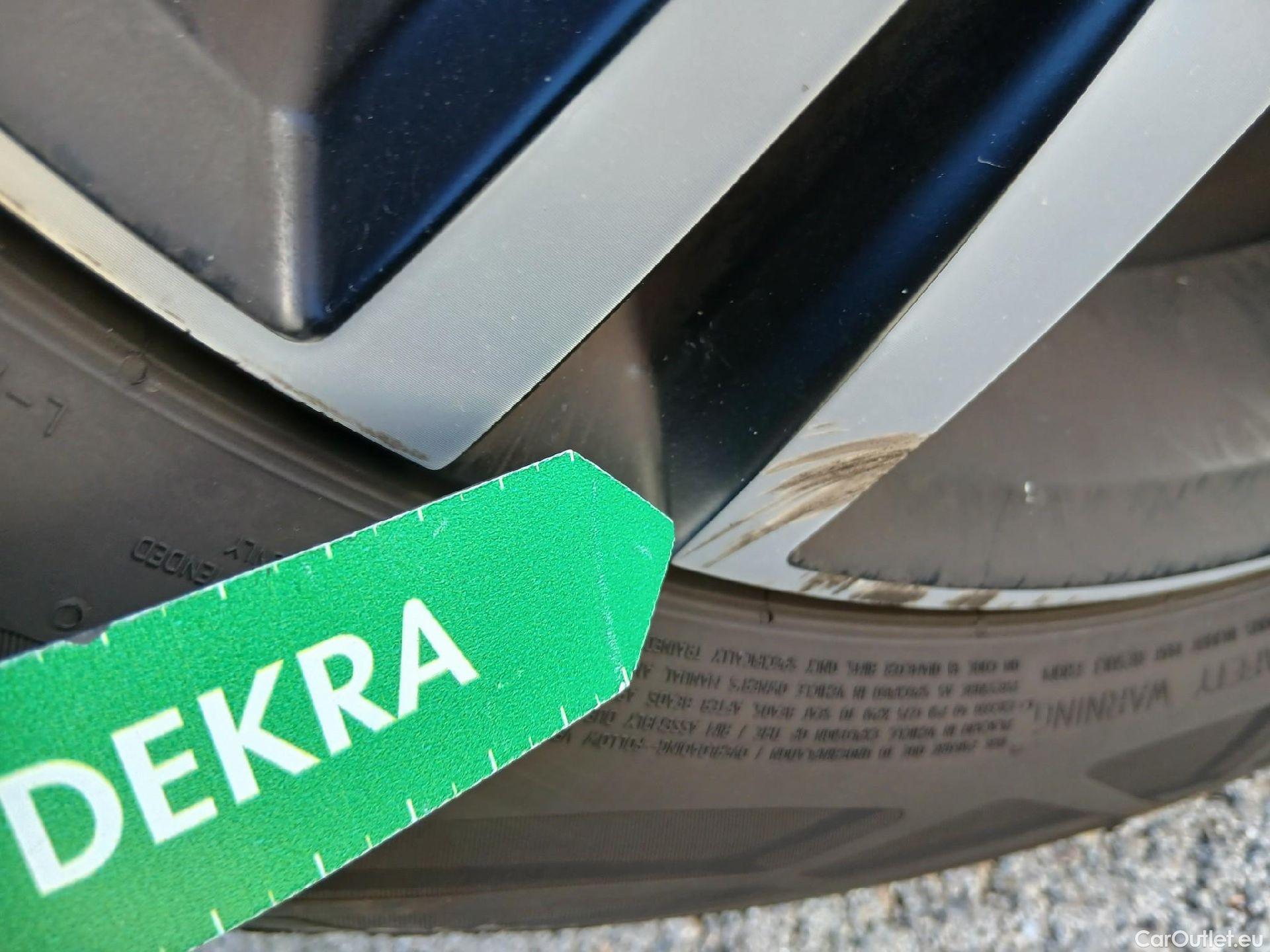  Volvo  XC 40 VOLVO XC40 / 2017 / 5P / todoterreno 1.5 T3 R-Design Auto #10