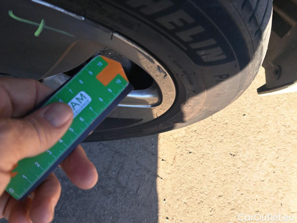  Bmw  Serie 1 BMW  / 2019 / 5P / berlina con portón 116d #22