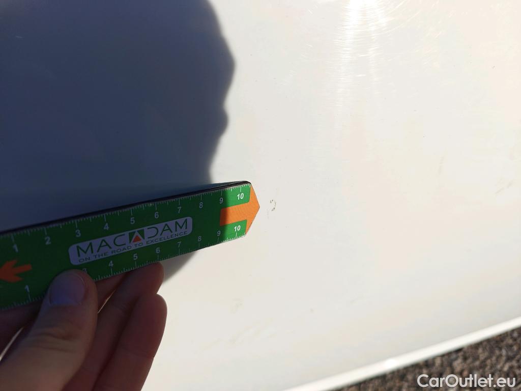  Fiat  500 FIAT  / 2015 / 3P / berlina con portón Red 1.0 Hybrid 51KW (70 CV)(SP)(SL) (AC4) #18