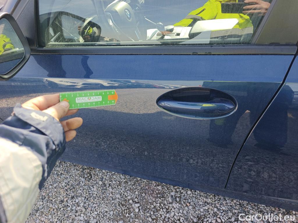  Bmw  Serie 3 BMW  / 2018 / 4P / sedán 318d Auto. #3