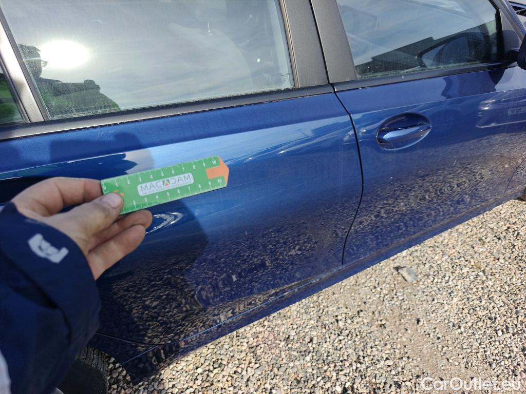  Bmw  Serie 3 BMW  / 2018 / 4P / sedán 318d Auto. #19