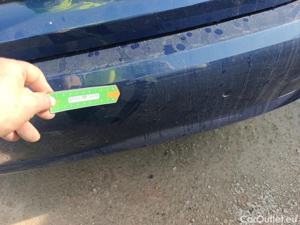  Bmw  Serie 3 BMW  / 2018 / 4P / sedán 318d Auto. #18