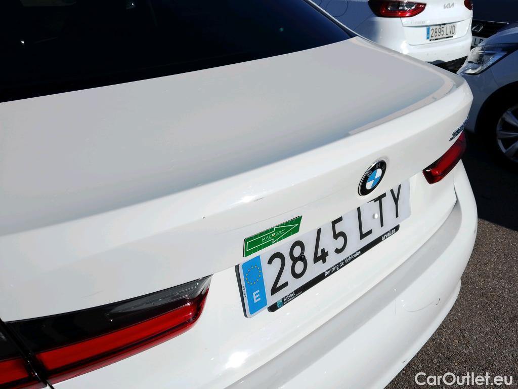  Bmw  Serie 3 BMW  / 2018 / 4P / sedán 320d Auto. #12