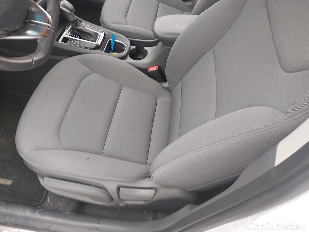  Hyundai   Ioniq HYUNDAI / 2019 / 5P / berlina con portón 1.6 GDI HEV Tecno DCT #8