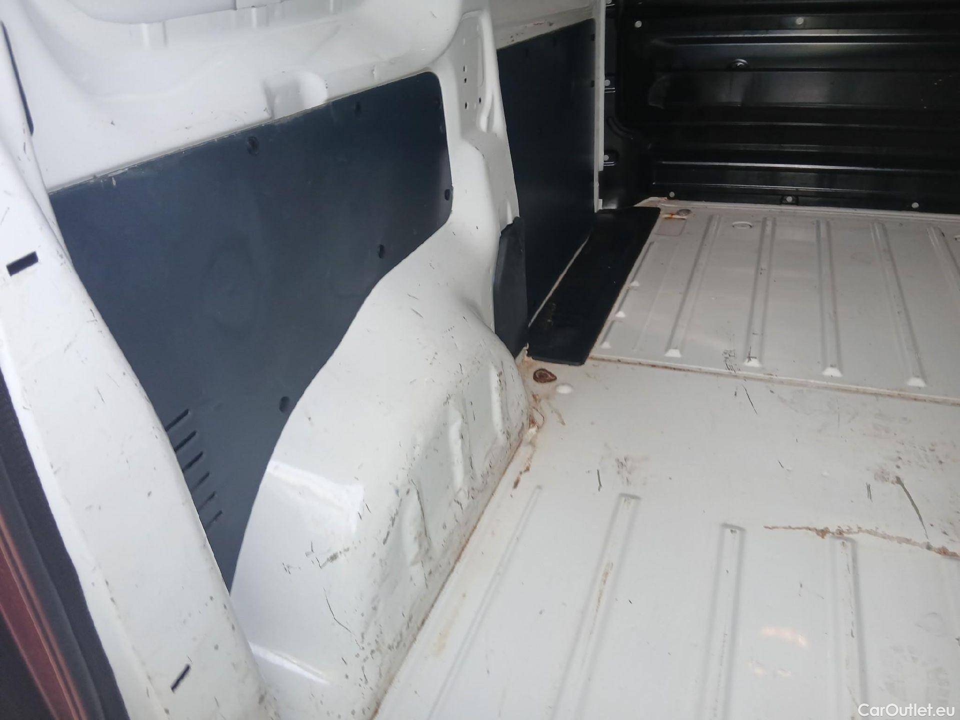  Opel  Vivaro OPEL  / 2019 / 4P / furgón 1.5 Diésel 74kW (100CV) M Std Express #31