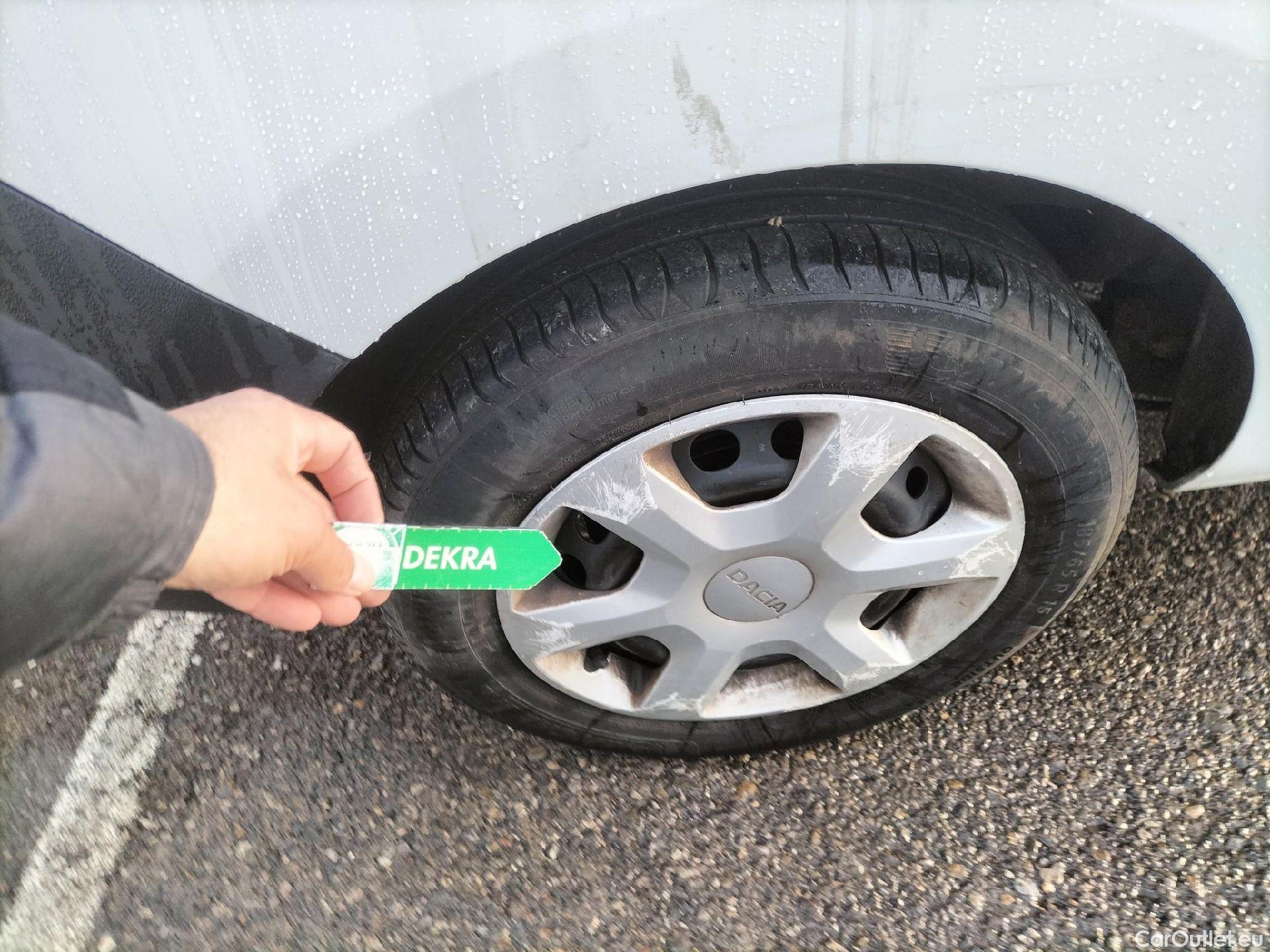  Dacia  Dokker DACIA  / 2013 / 4P / furgón derivado de turismo Van Essential 1.6 80kW (110CV) GLP #63