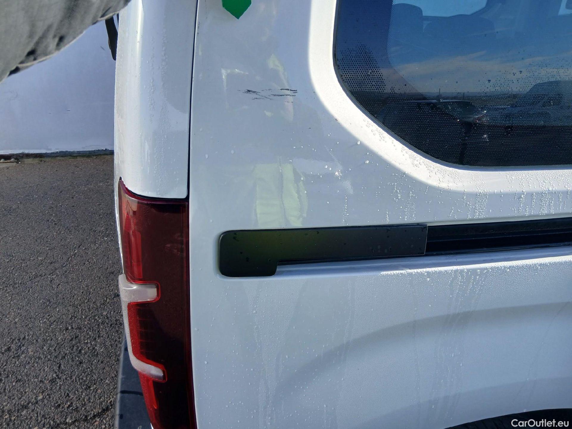  Citroen  Berlingo CITROEN  / 2018 / 4P / combi Talla M BlueHDi 100 S&S LIVE (IND) #21