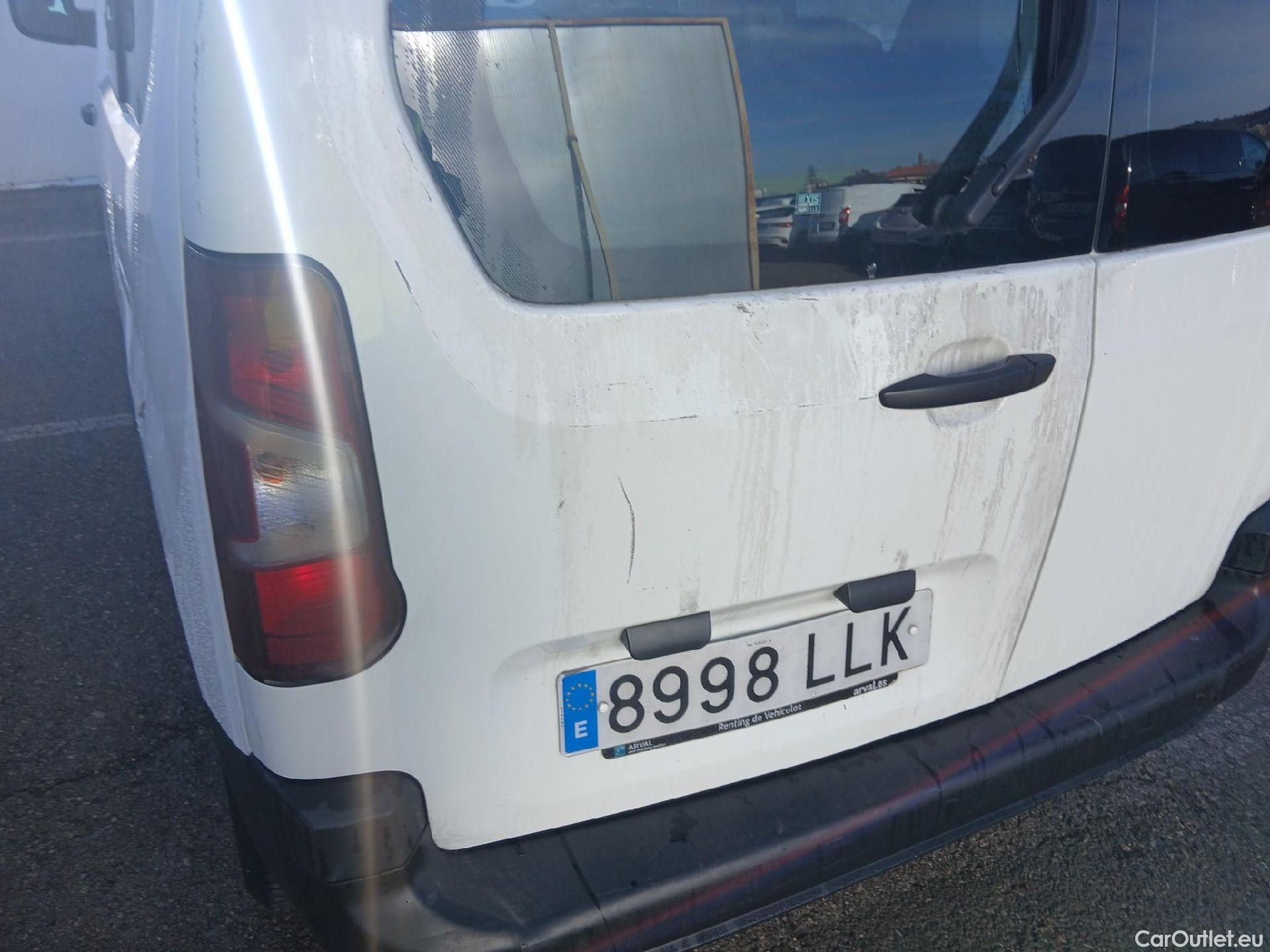  Citroen  Berlingo CITROEN  / 2018 / 4P / combi Talla M BlueHDi 100 S&S LIVE (IND) #14