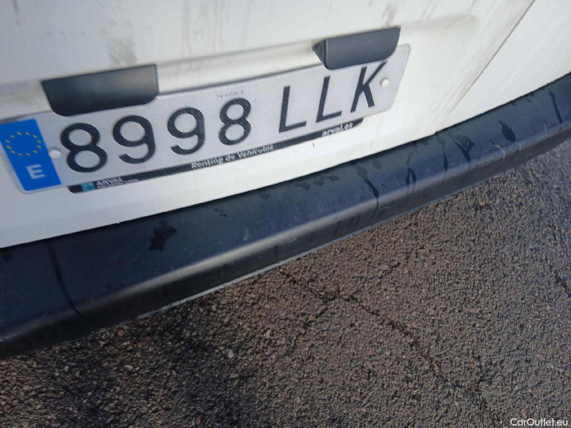  Citroen  Berlingo CITROEN  / 2018 / 4P / combi Talla M BlueHDi 100 S&S LIVE (IND) #15