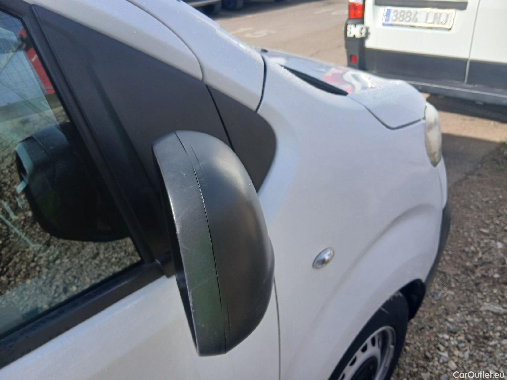  Opel  Vivaro OPEL  / 2019 / 4P / furgón 1.5 Diésel 74kW (100CV) M Std Express #27