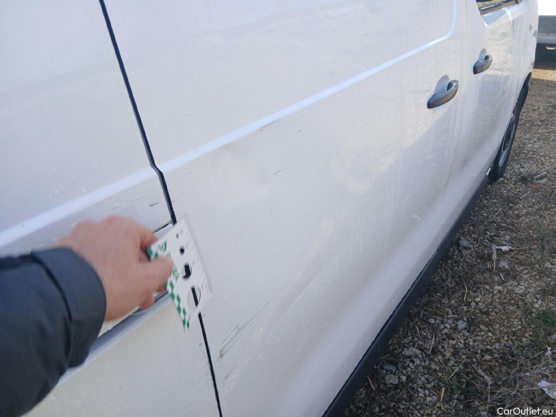  Opel  Vivaro OPEL  / 2019 / 4P / furgón 1.5 Diésel 74kW (100CV) M Std Express #21