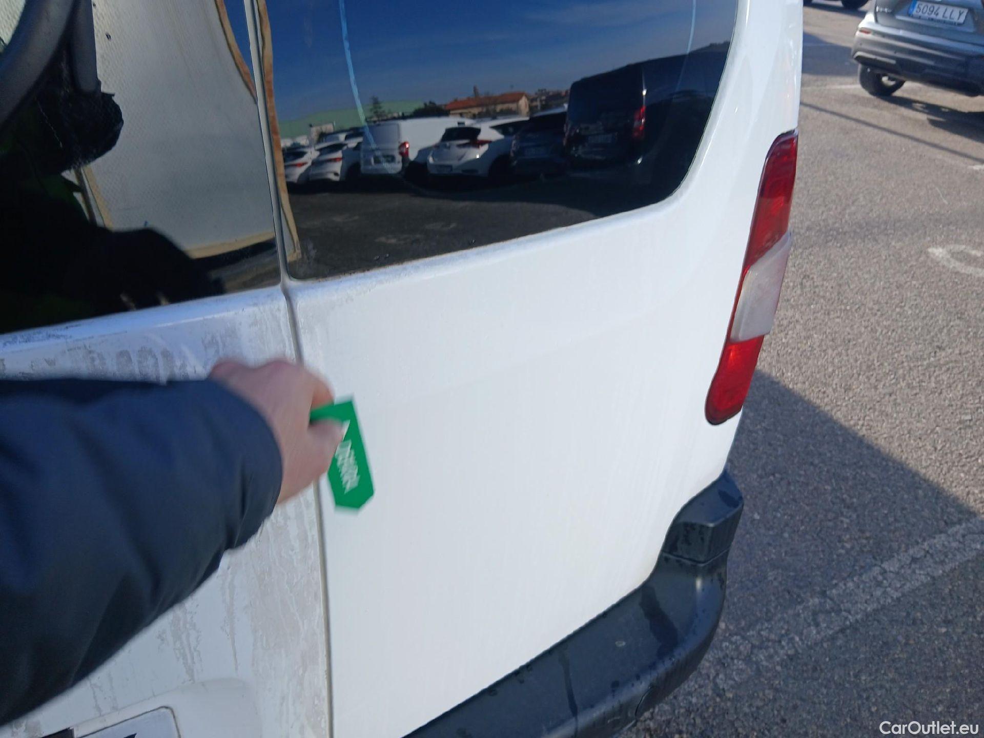  Citroen  Berlingo CITROEN  / 2018 / 4P / combi Talla M BlueHDi 100 S&S LIVE (IND) #17