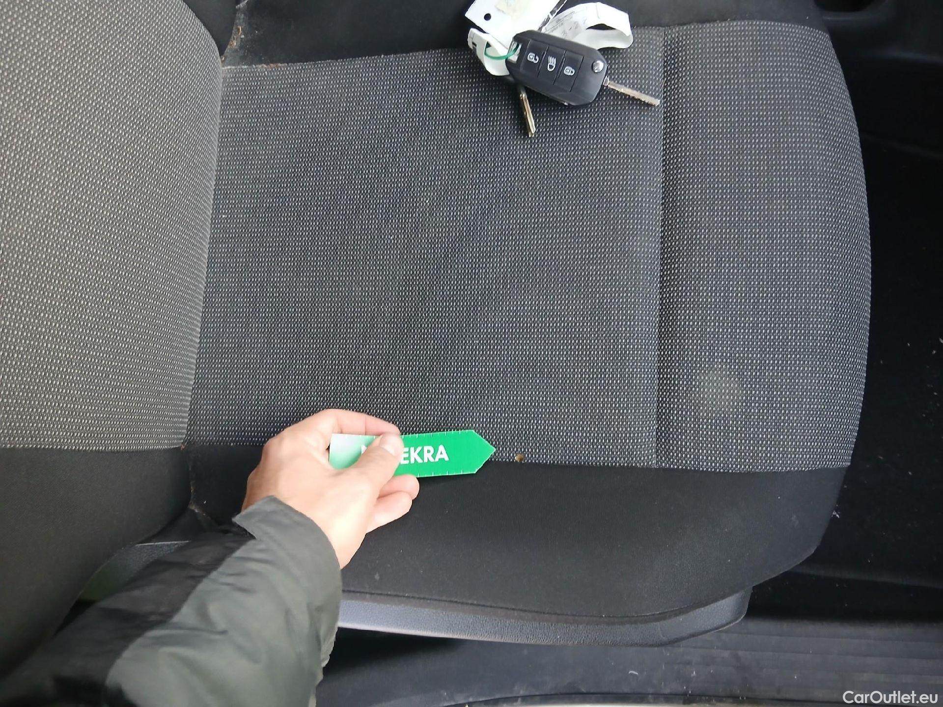  Citroen  Berlingo CITROEN  / 2018 / 4P / combi Talla M BlueHDi 100 S&S LIVE (IND) #33