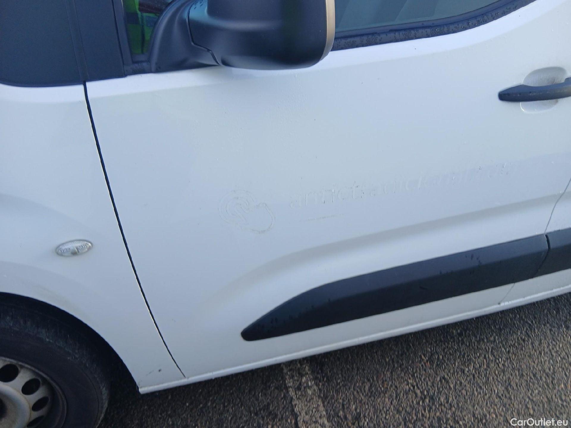  Citroen  Berlingo CITROEN  / 2018 / 4P / combi Talla M BlueHDi 100 S&S LIVE (IND) #9