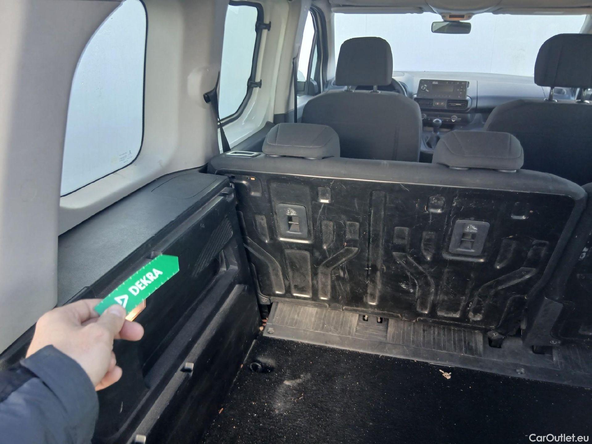  Citroen  Berlingo CITROEN  / 2018 / 4P / combi Talla M BlueHDi 100 S&S LIVE (IND) #40