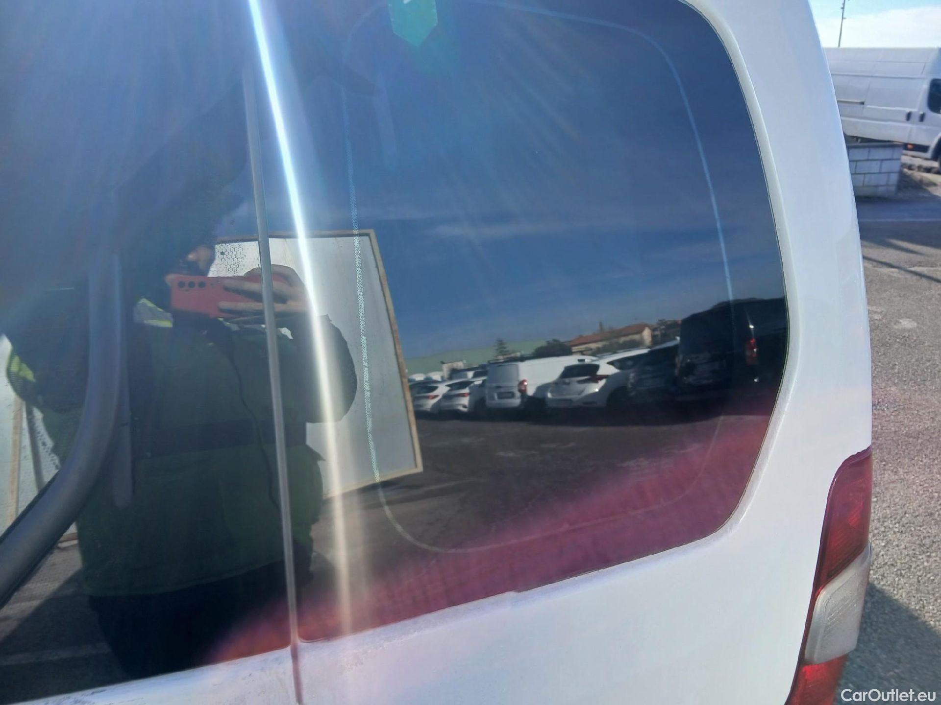  Citroen  Berlingo CITROEN  / 2018 / 4P / combi Talla M BlueHDi 100 S&S LIVE (IND) #20