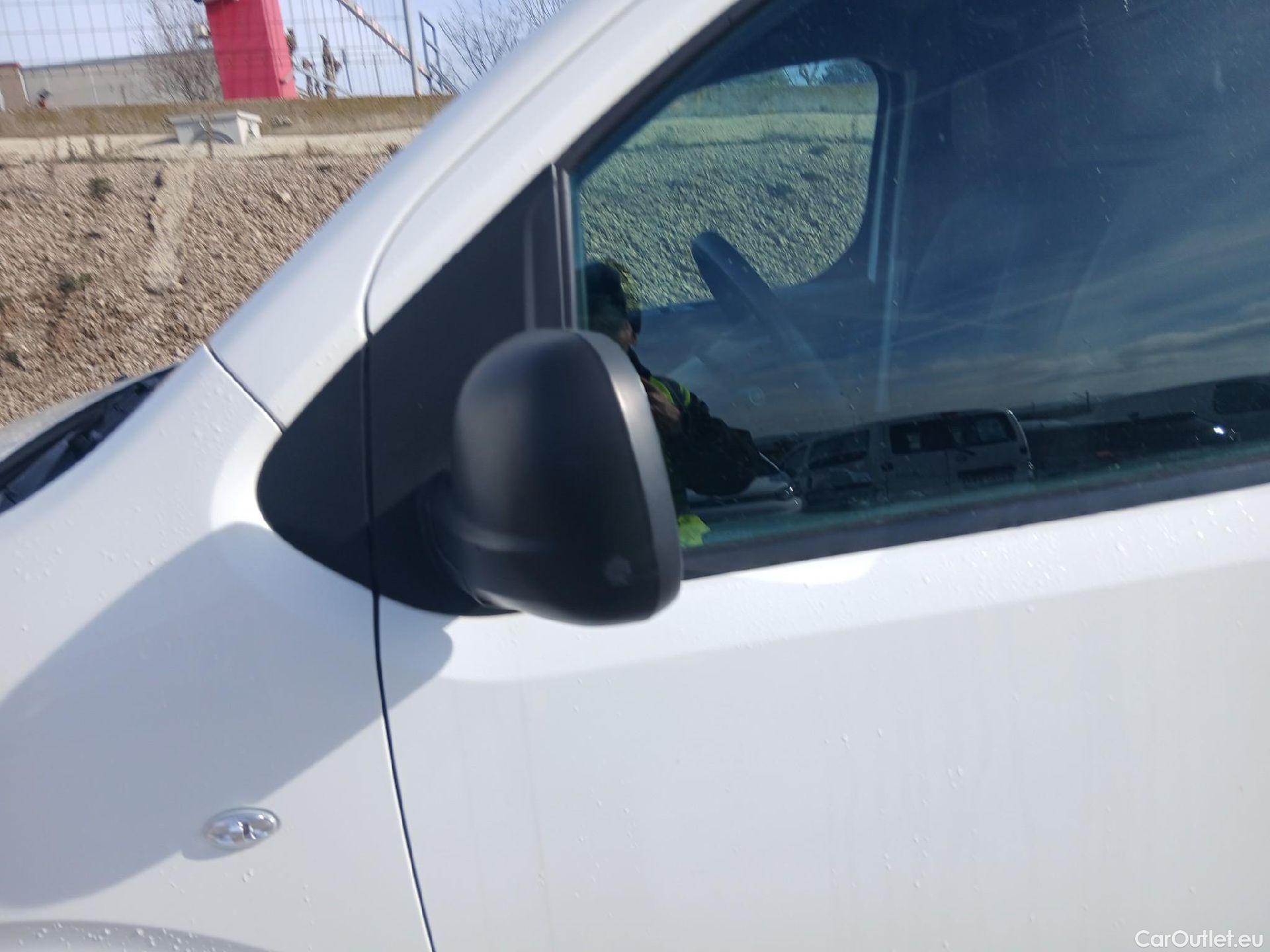  Opel  Vivaro OPEL  / 2019 / 4P / furgón 1.5 Diésel 74kW (100CV) M Std Express #5