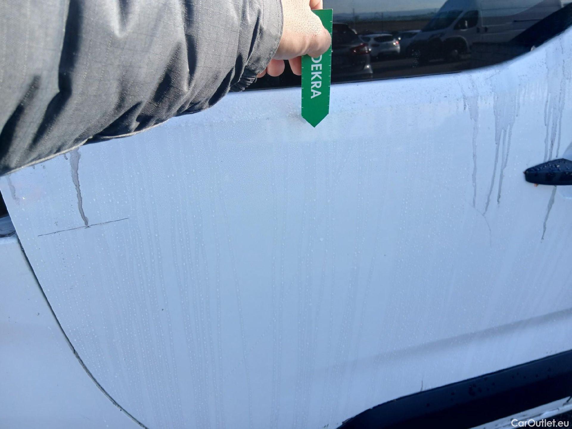  Citroen  Berlingo CITROEN  / 2018 / 4P / combi Talla M BlueHDi 100 S&S LIVE (IND) #23