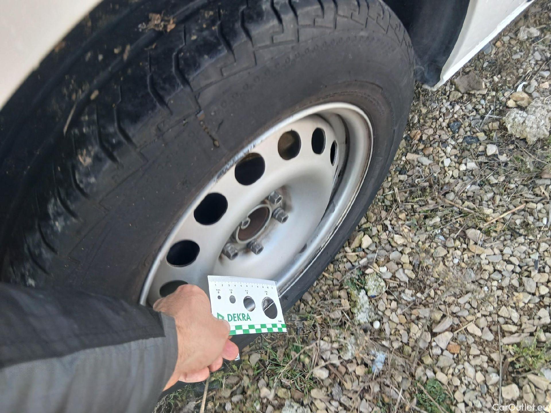  Opel  Vivaro OPEL  / 2019 / 4P / furgón 1.5 Diésel 74kW (100CV) M Std Express #19