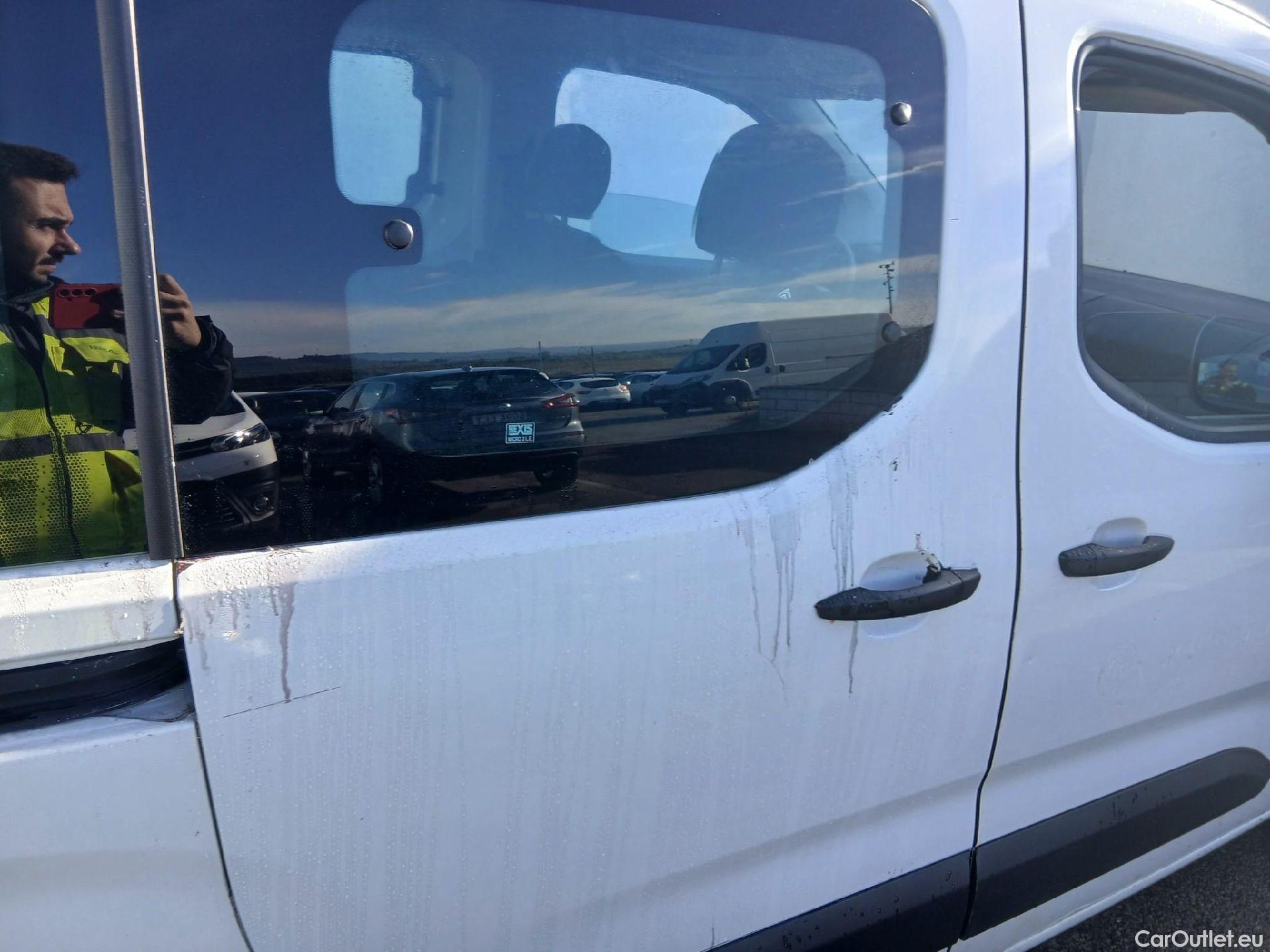  Citroen  Berlingo CITROEN  / 2018 / 4P / combi Talla M BlueHDi 100 S&S LIVE (IND) #24