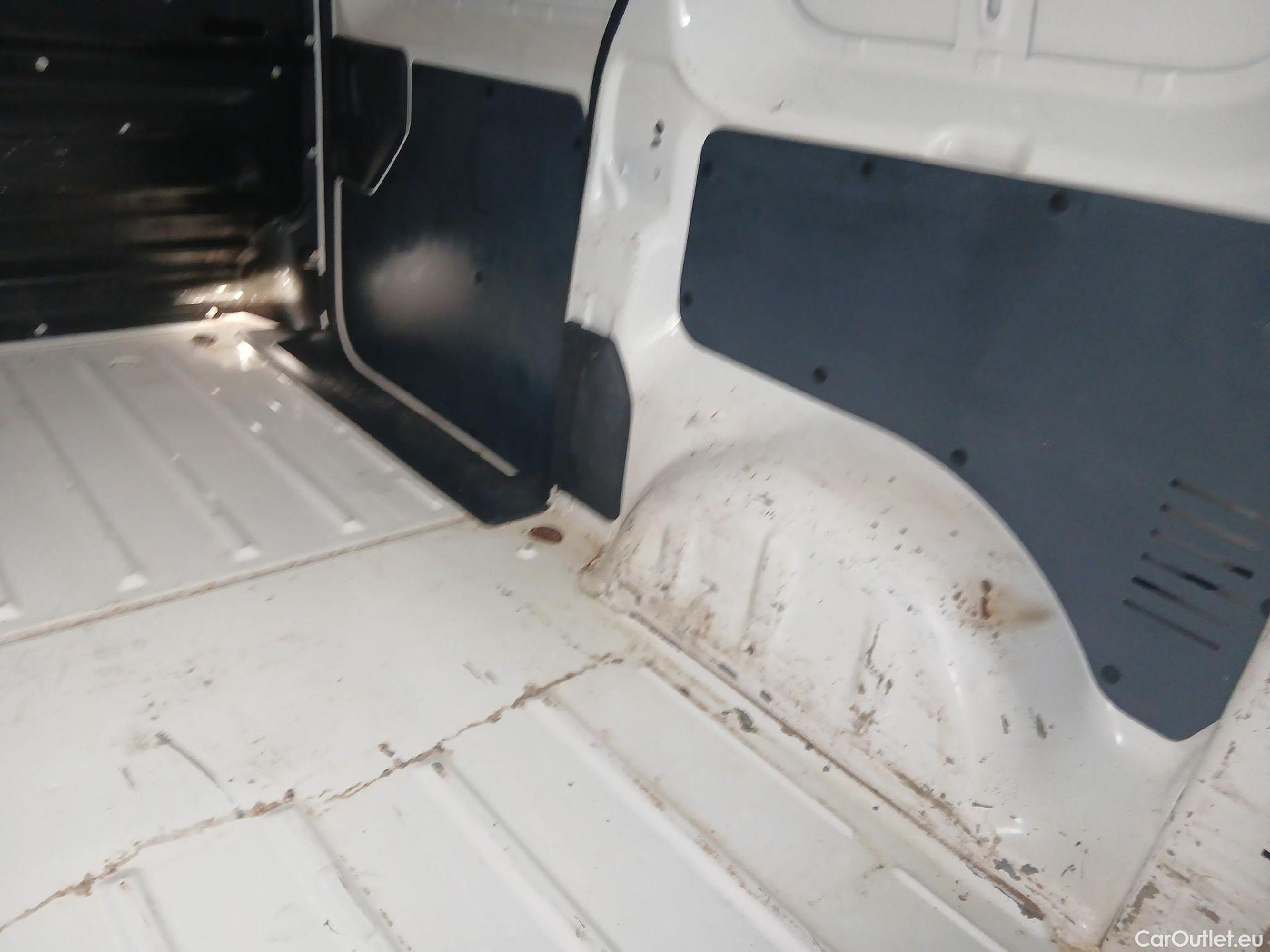  Opel  Vivaro OPEL  / 2019 / 4P / furgón 1.5 Diésel 74kW (100CV) M Std Express #32