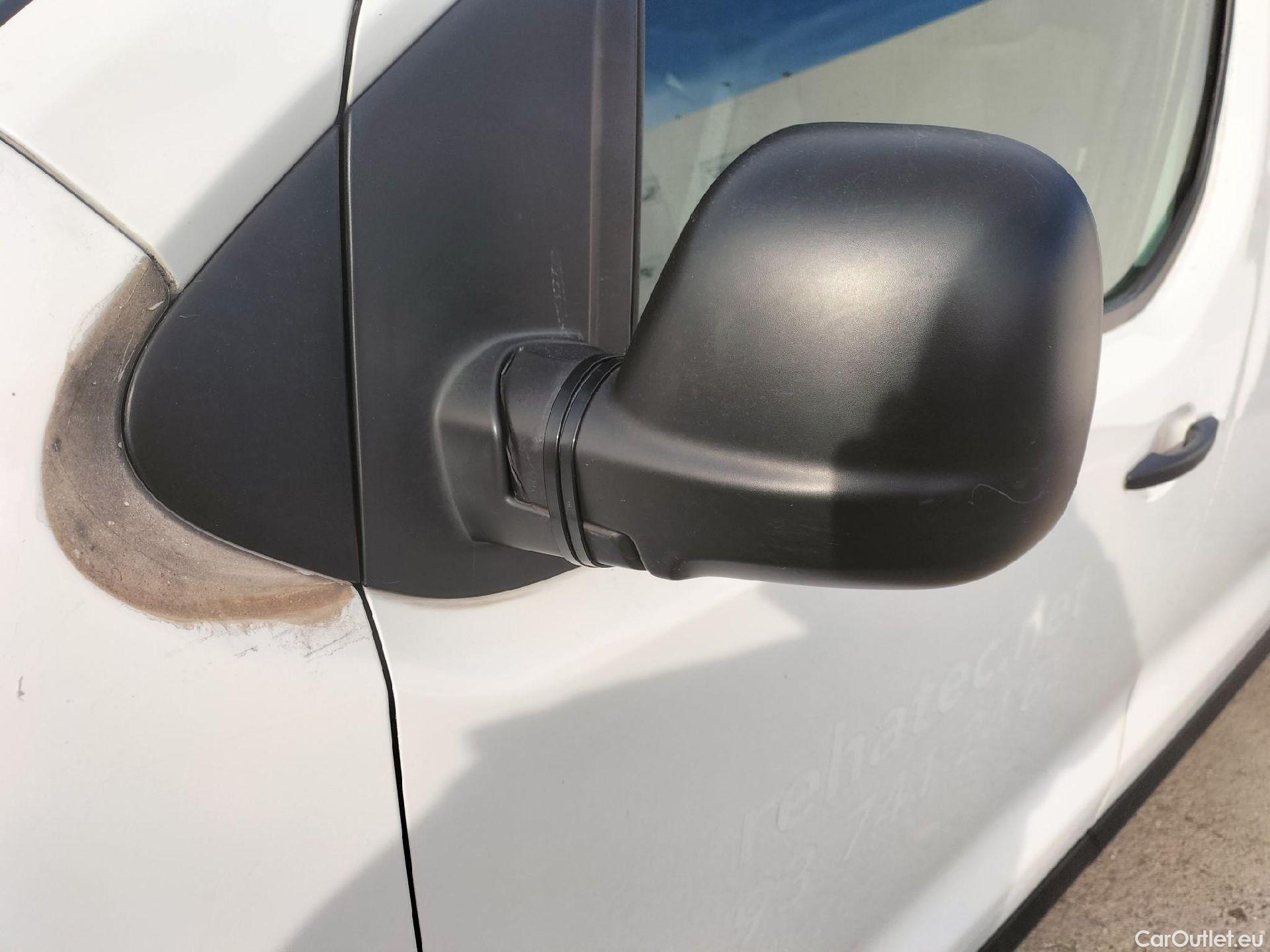  Opel  Vivaro OPEL  / 2019 / 4P / furgón 1.5 D 88kW (120CV) M Std Express M.P. DC #16