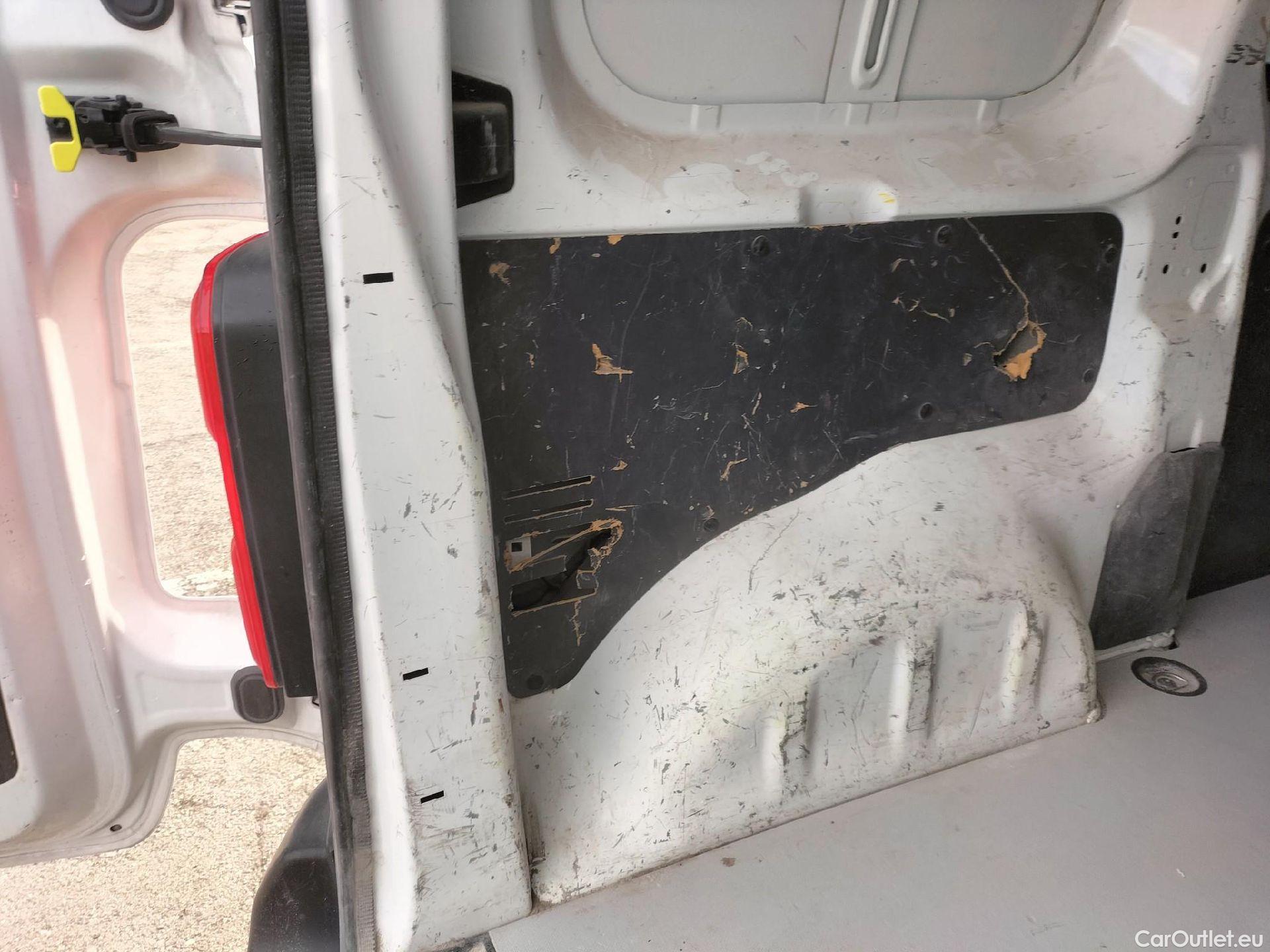  Opel  Vivaro OPEL  / 2019 / 4P / furgón 1.5 D 88kW (120CV) M Std Express M.P. DC #45