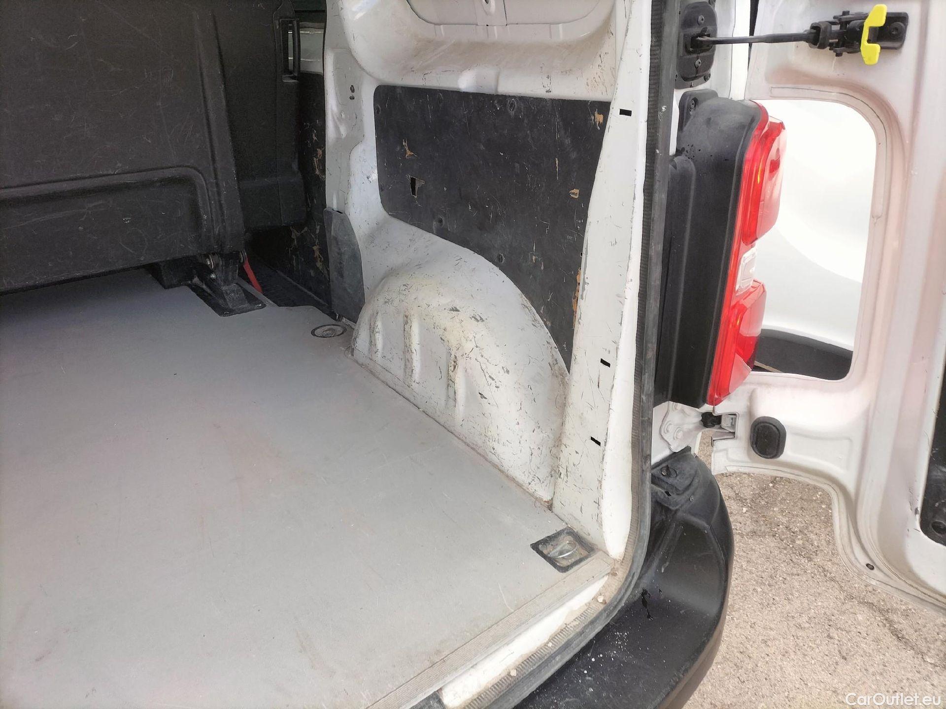  Opel  Vivaro OPEL  / 2019 / 4P / furgón 1.5 D 88kW (120CV) M Std Express M.P. DC #46