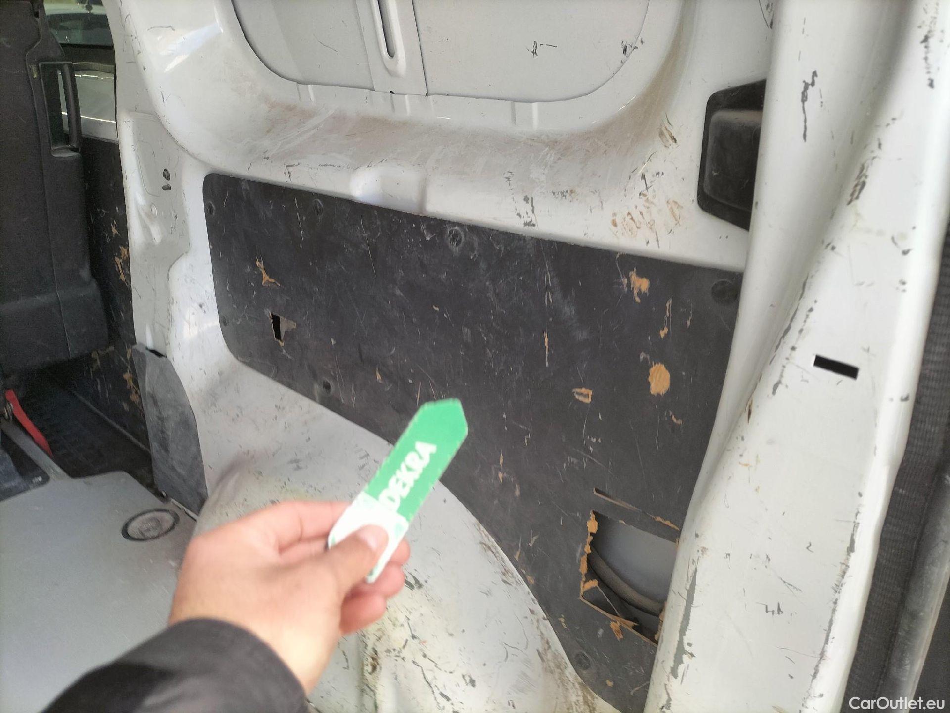  Opel  Vivaro OPEL  / 2019 / 4P / furgón 1.5 D 88kW (120CV) M Std Express M.P. DC #43