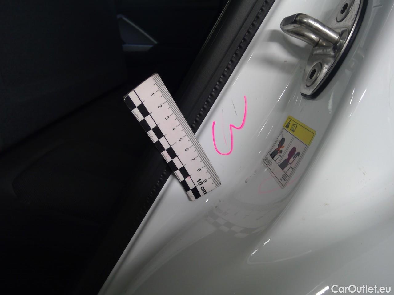  Audi  Q3  45 TFSIe Proline Aut #2