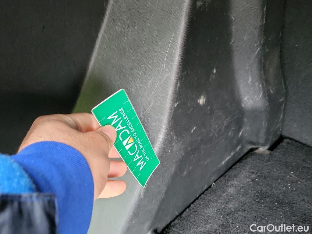  Peugeot  2008 PEUGEOT  / 2019 / 5P / todoterreno Allure Pack BlueHDI 81kW (110CV) (AC) #6