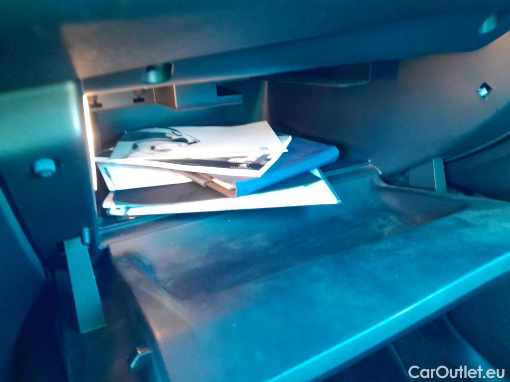  Peugeot  308 PEUGEOT  / 2017 / 5P / berlina con portón 5p Active Pack BlueHDi 130 S&S #5