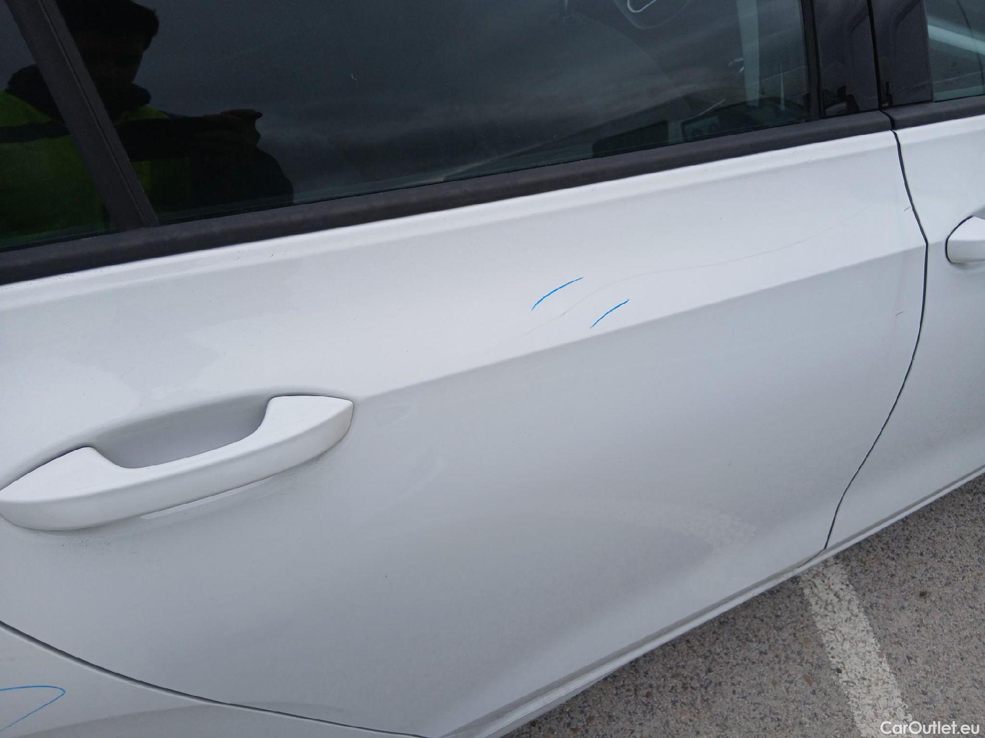  Volkswagen  Golf  VOLKSWAGEN / 2020 / 5P / berlina con portón 2.0 TDI 85kW (115CV) #22