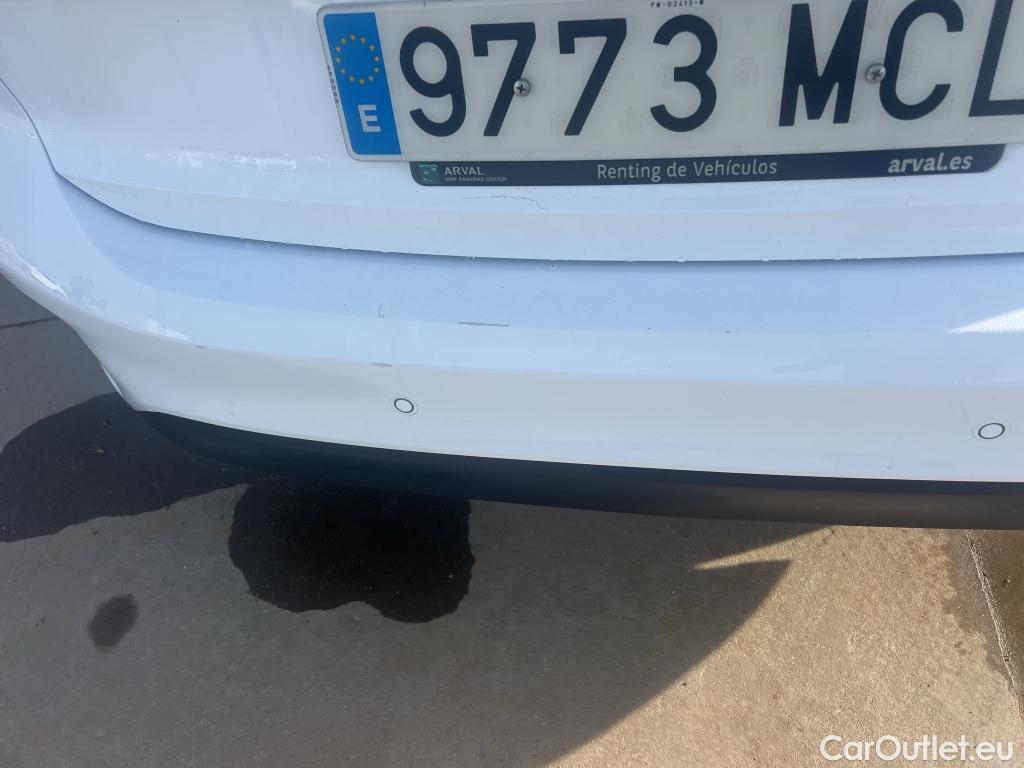  Ford  Focus FORD  / 2018 / 5P / berlina con portón 1.5 Ecoblue 88kW Trend+ #26