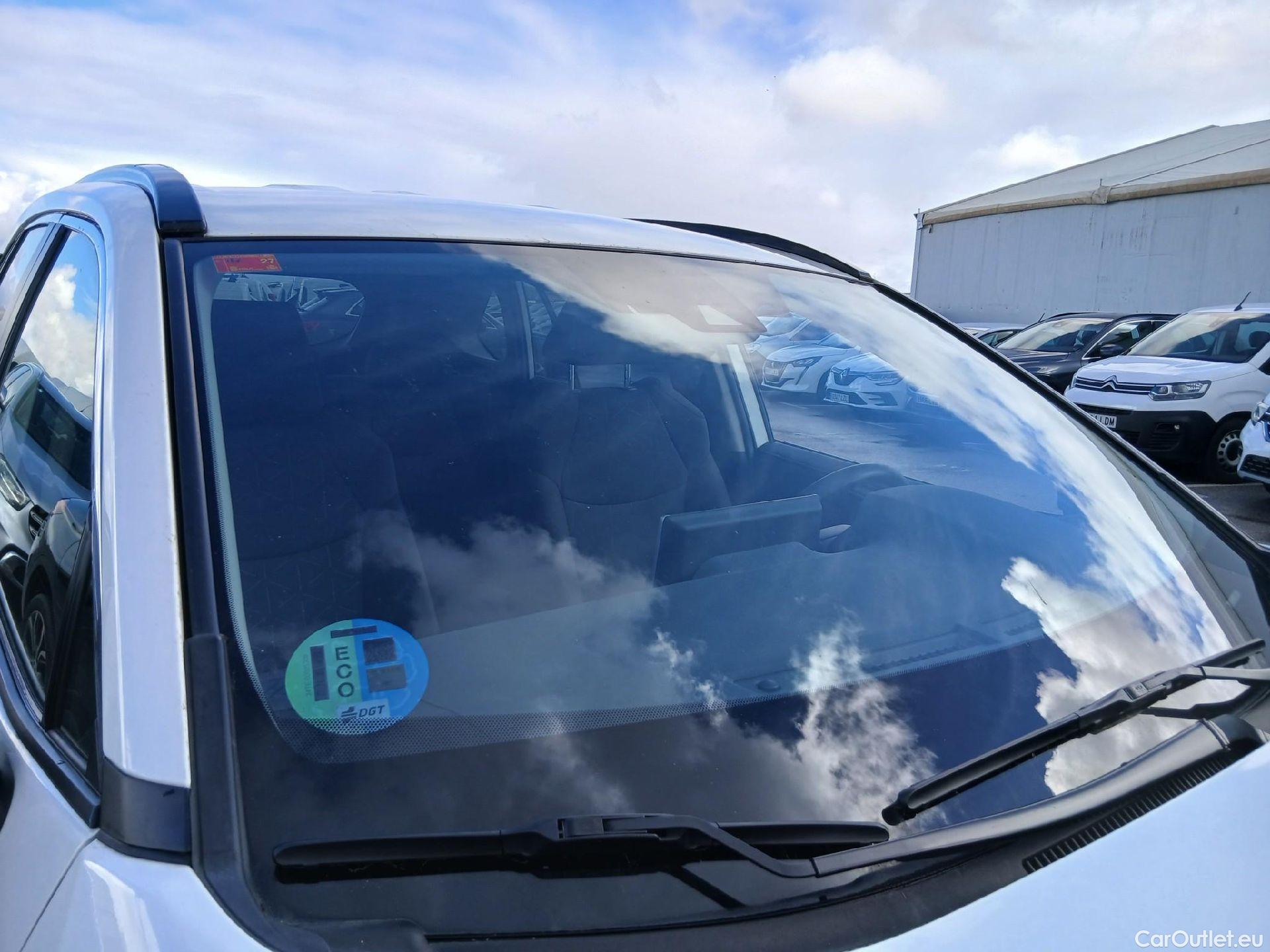  Toyota  RAV4 TOYOTA  / 2018 / 5P / todoterreno 2.5l 220H Advance #17