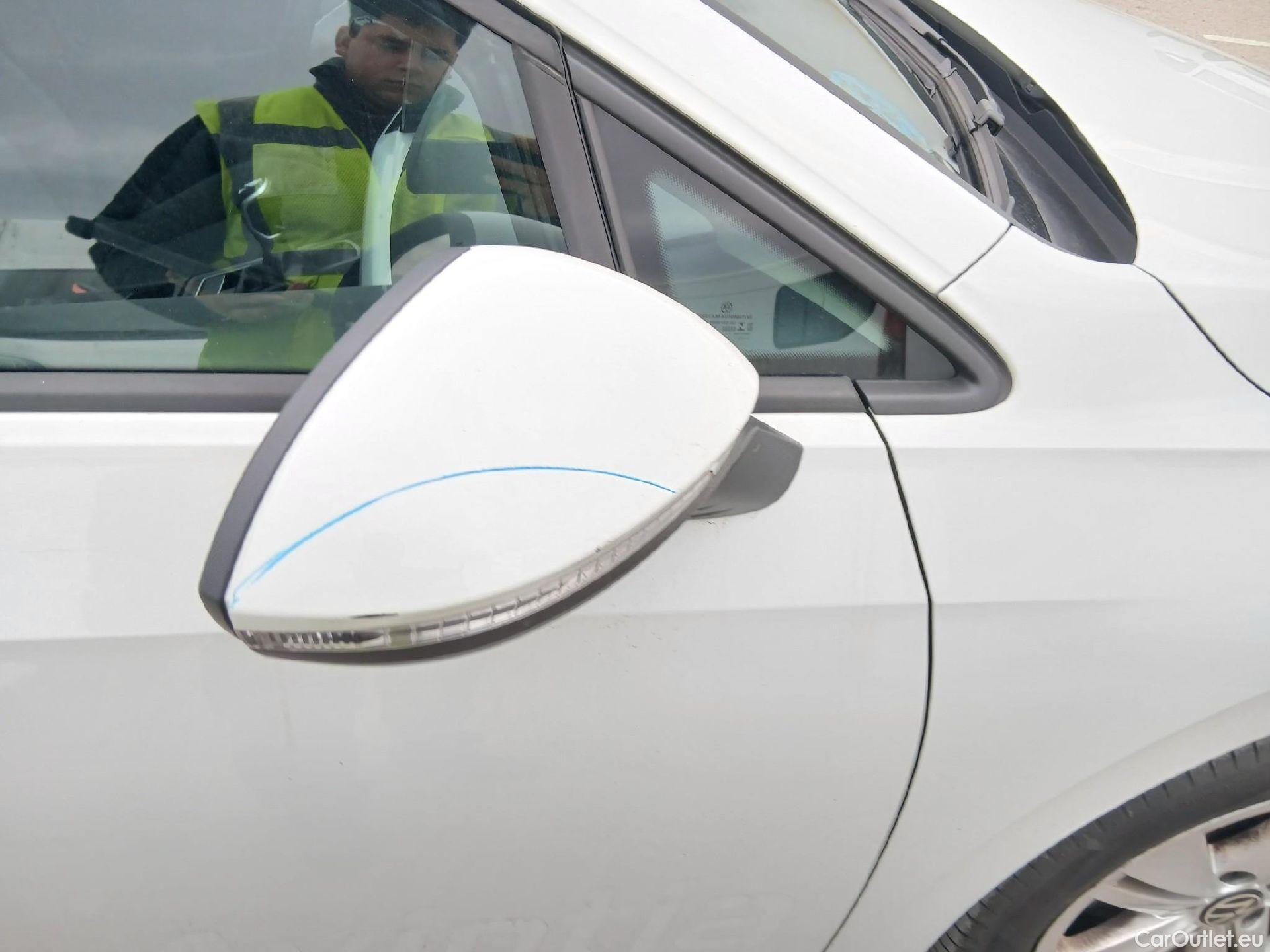  Volkswagen  Golf  VOLKSWAGEN / 2020 / 5P / berlina con portón 2.0 TDI 85kW (115CV) #25