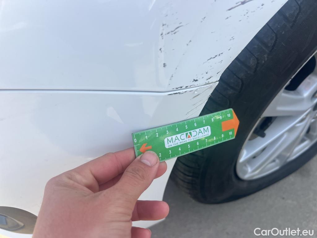  Ford  Focus FORD  / 2018 / 5P / berlina con portón 1.5 Ecoblue 88kW Trend+ #23