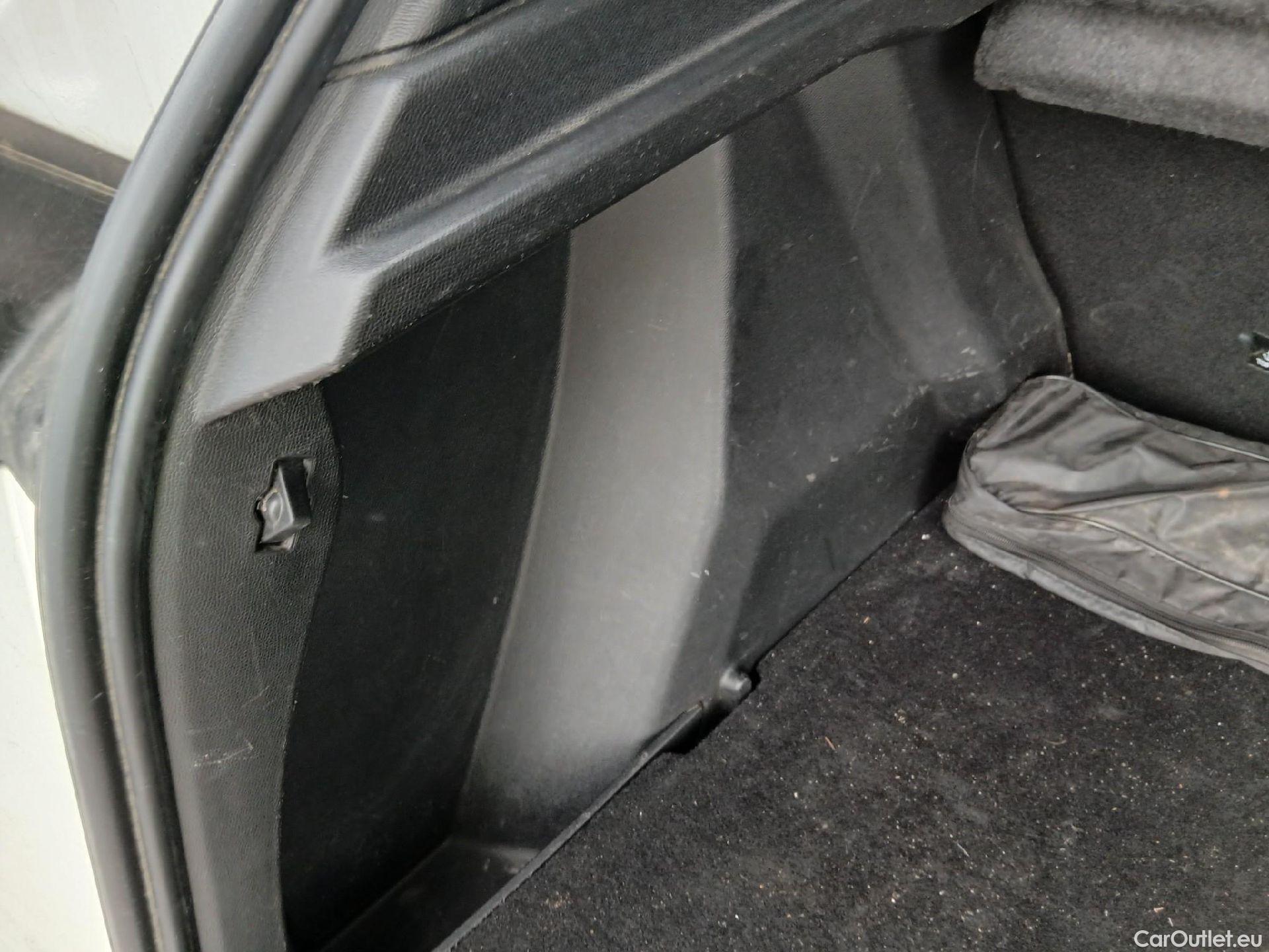  Peugeot  2008 PEUGEOT  / 2019 / 5P / todoterreno Allure BlueHDI 81kW (110CV) #22