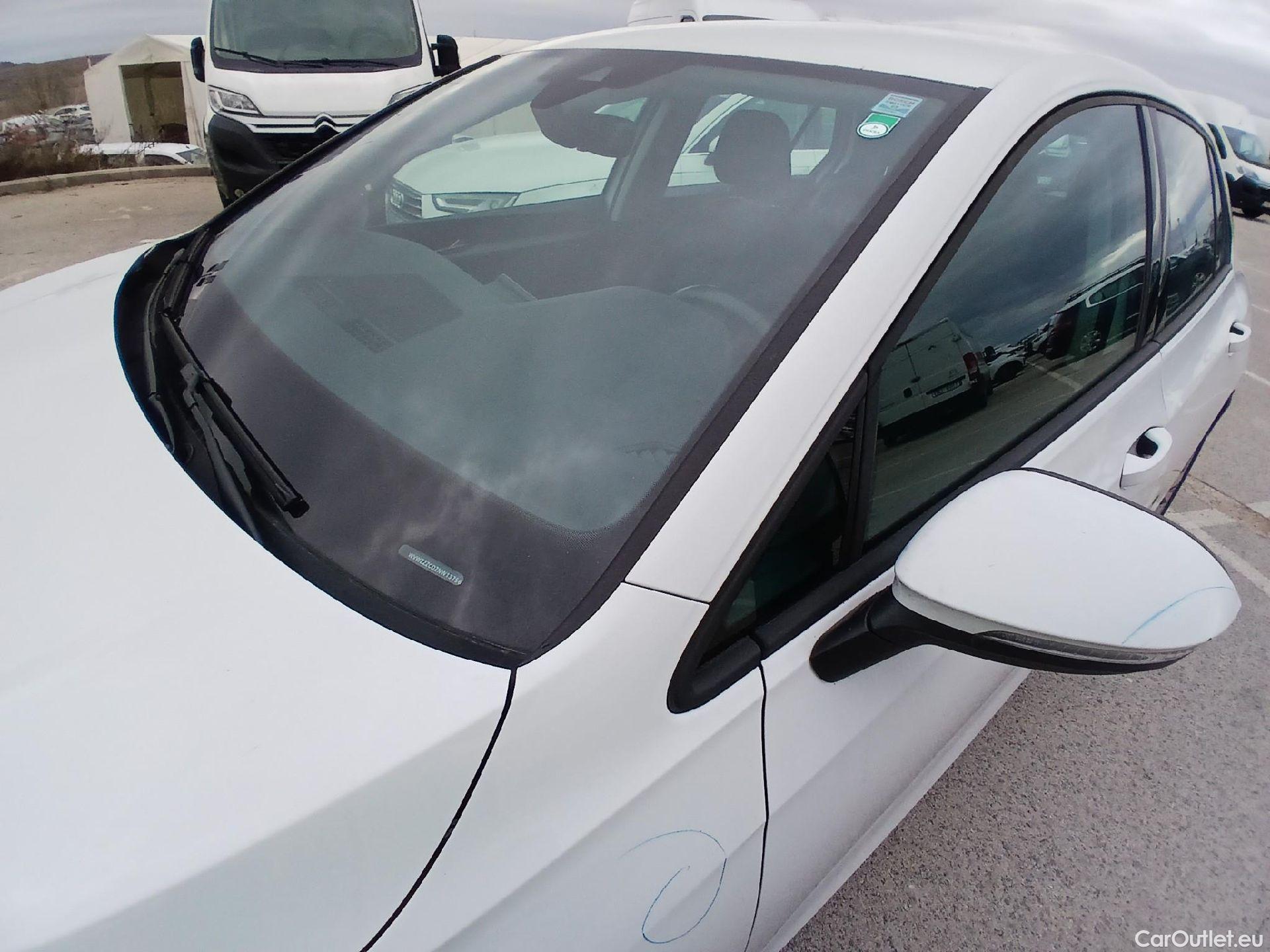  Volkswagen  Golf  VOLKSWAGEN / 2020 / 5P / berlina con portón 2.0 TDI 85kW (115CV) #27