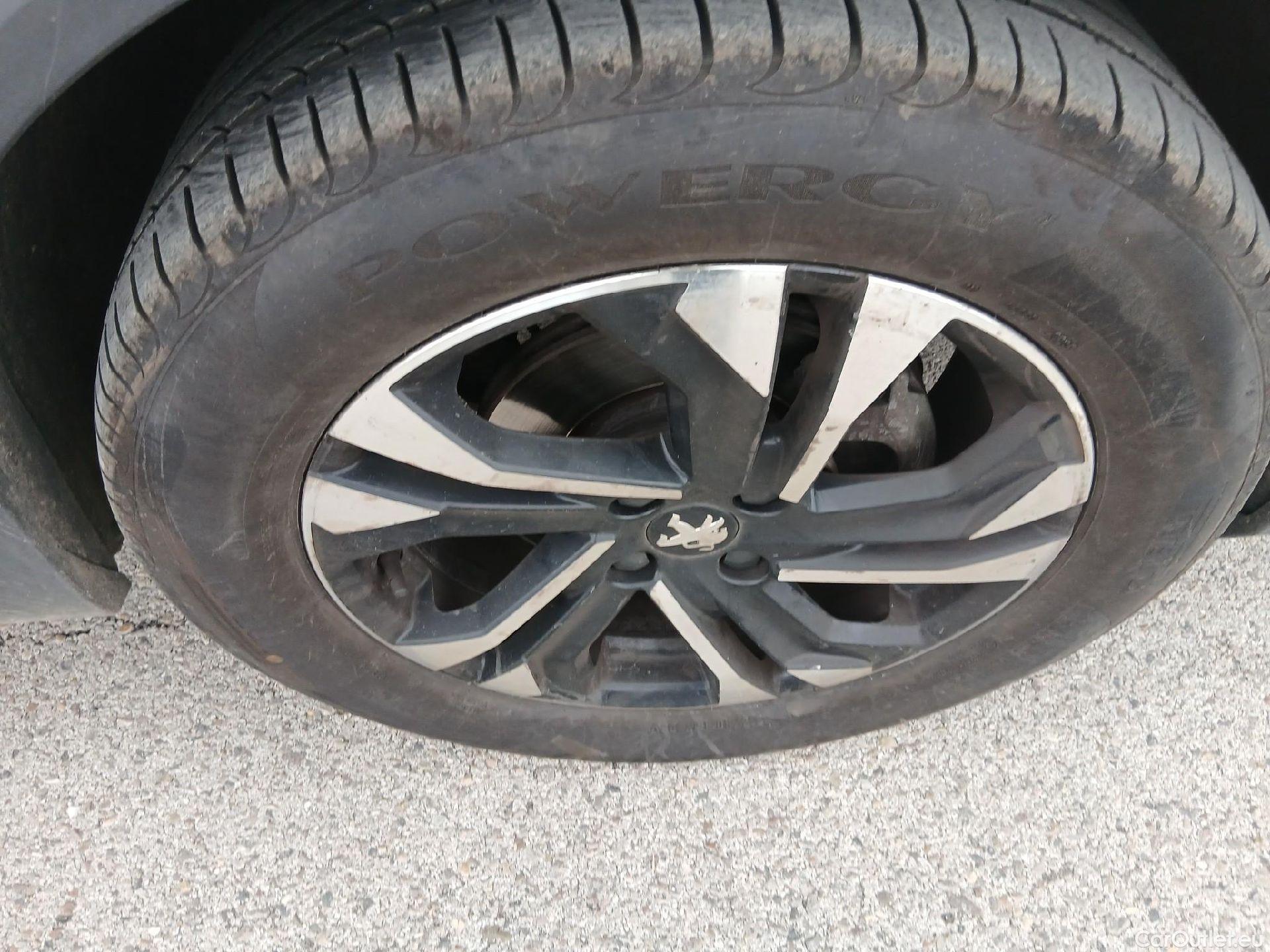  Peugeot  2008 PEUGEOT  / 2019 / 5P / todoterreno Allure BlueHDI 81kW (110CV) #31